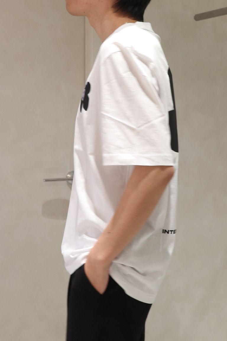 176cm 着用:M (店内照明)