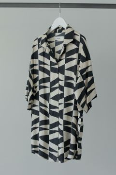 Geometric Satin Shirts / ジオメトリック サテンシャツ (アイボリー)