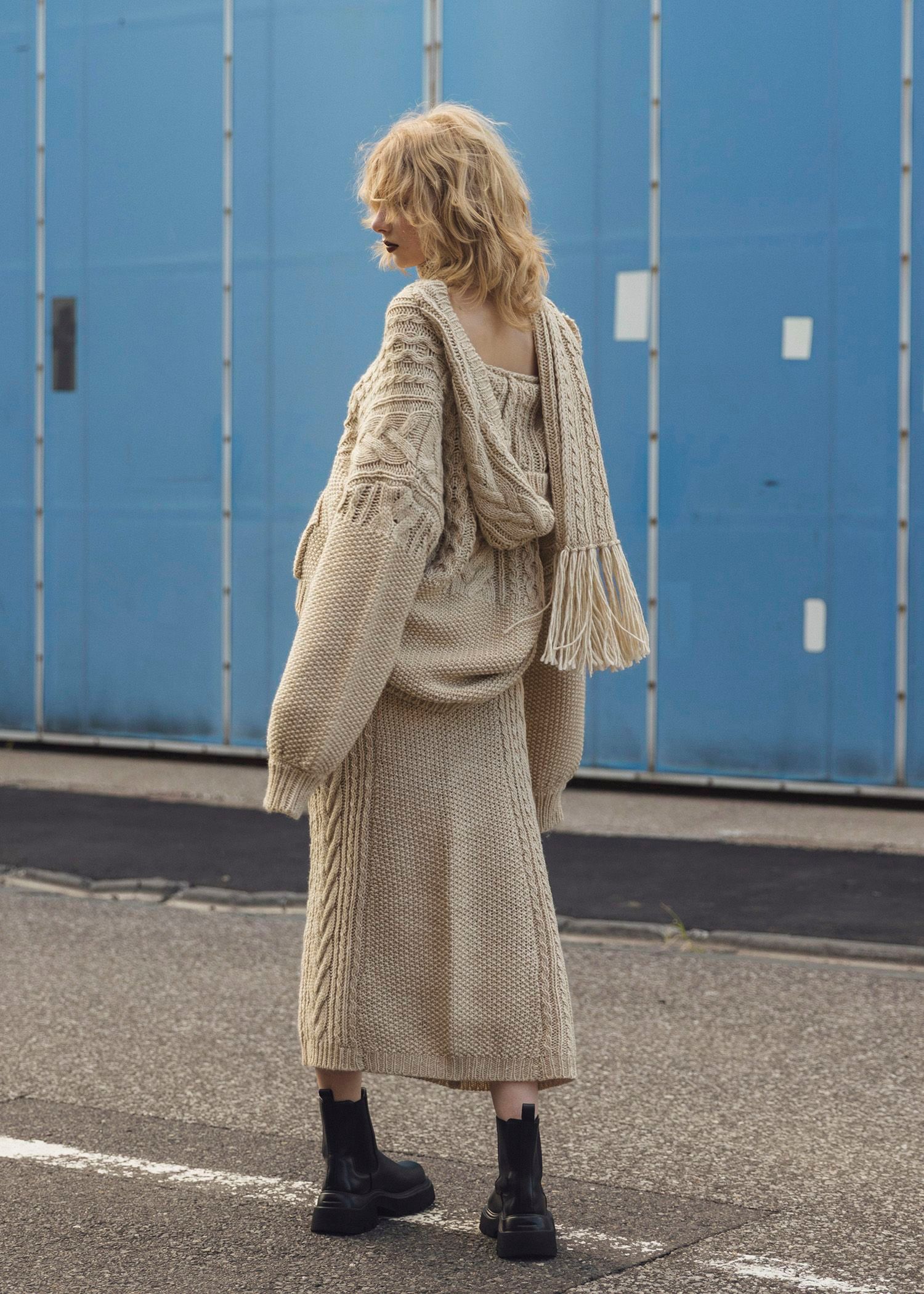 coarse knit cable fringe muffler / フリンジケーブルニットマフラー (タン) / 25AW