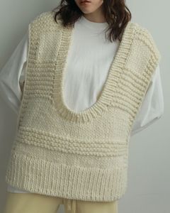 【25AW】Uneck Handknit Vest / Uネック ハンドニットベスト (アイボリー)
