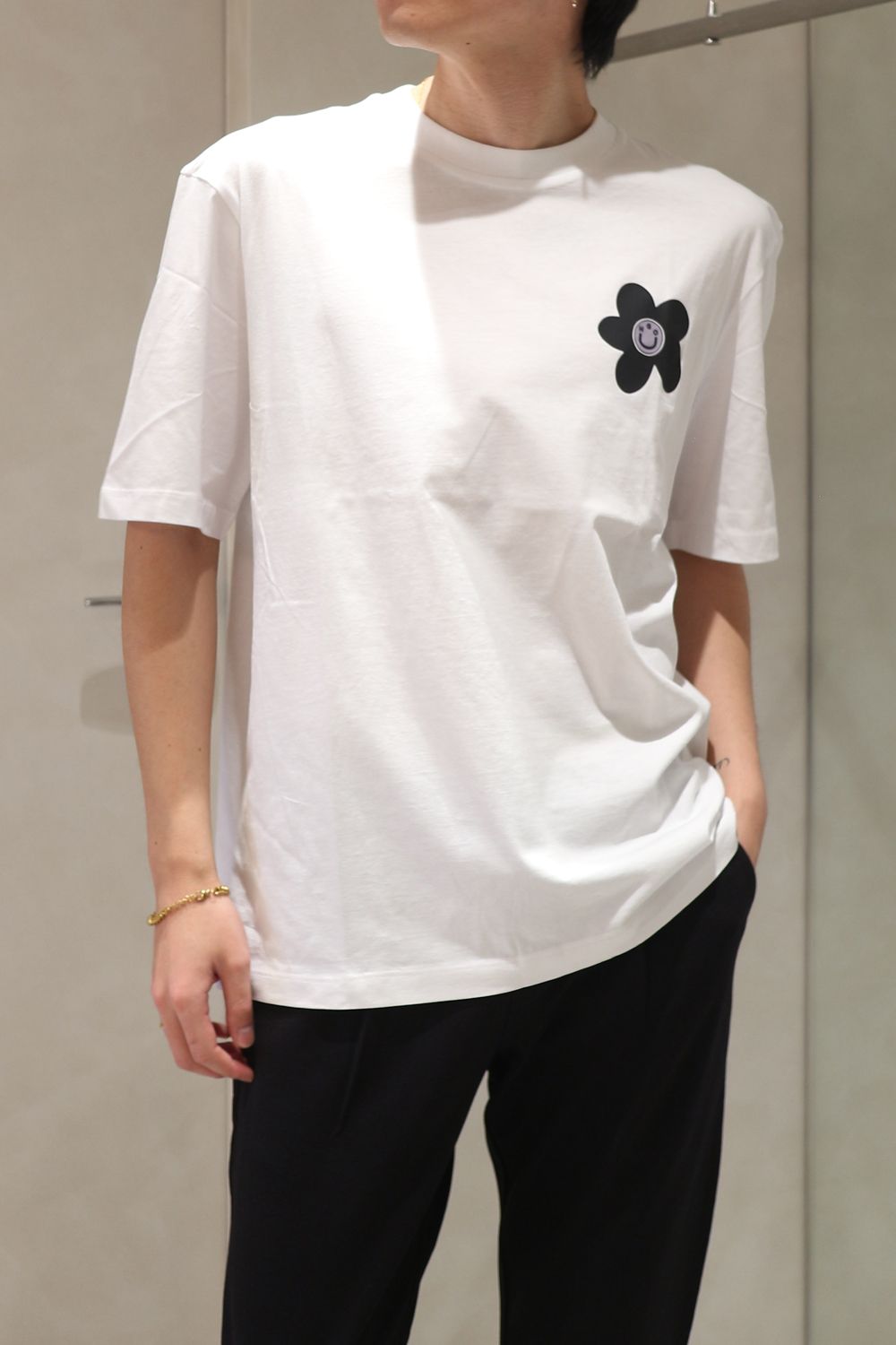 HUGO Nugoclean プリントロゴ 半袖 Tシャツ 関*送込 HUGO - 【HUGO BLUE】フラワープリントTシャツ (ホワイト