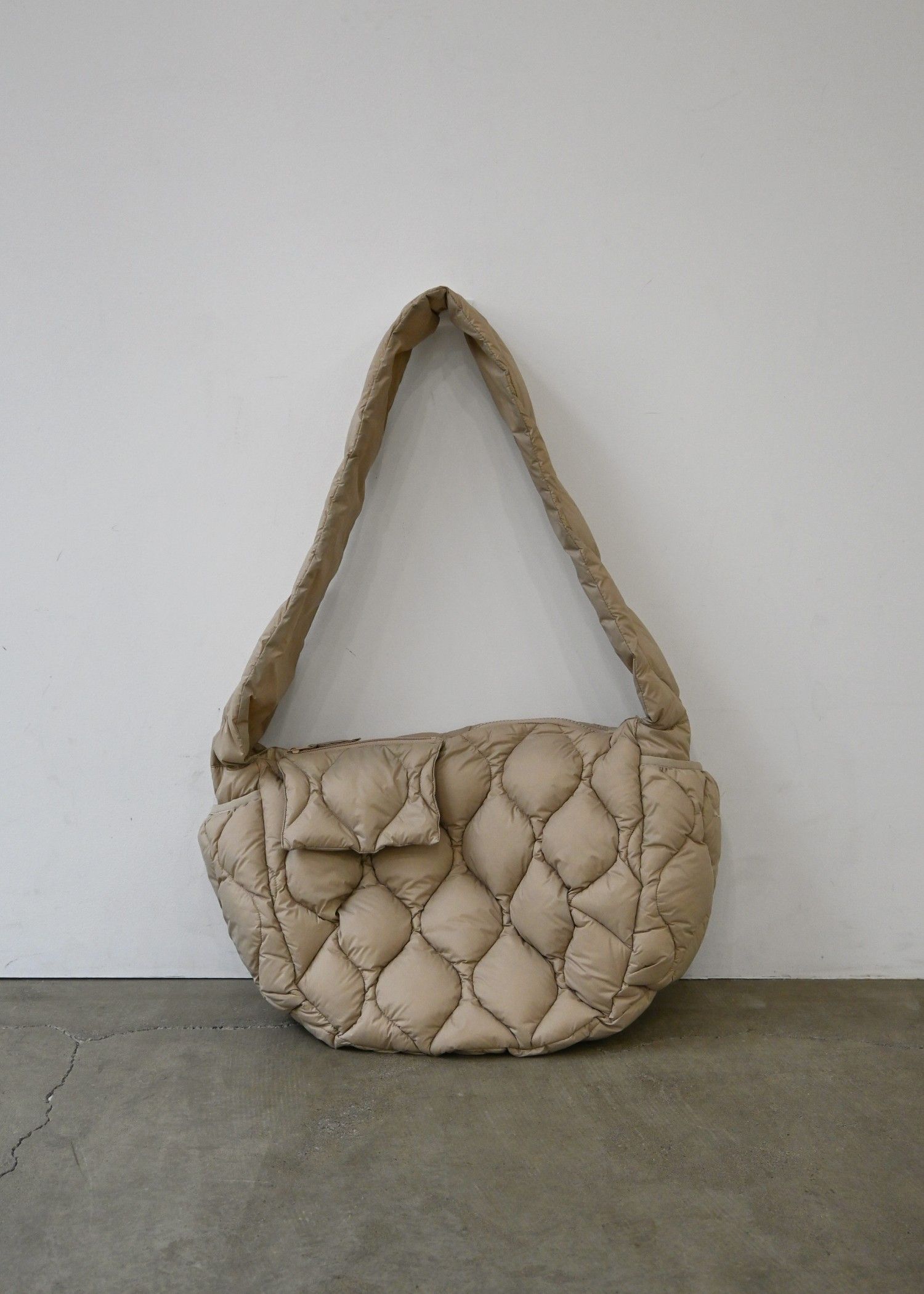 【TAION × WILLFULLY】quilting shoulder down bag / タイオンコラボ キルティングショルダーバッグ (ベージュ) / 25AW /