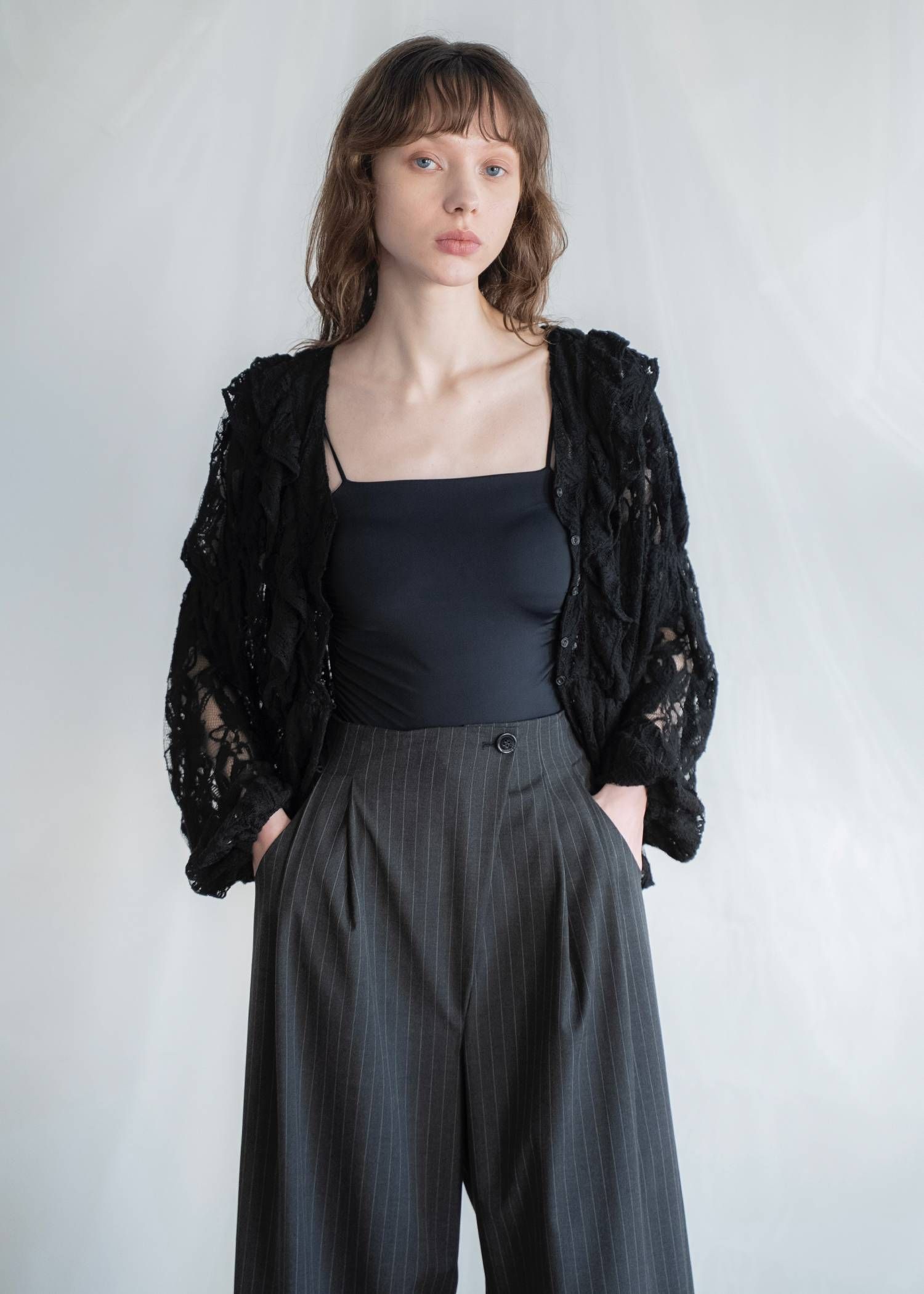 ボリュームスリーブ レースブラウス (ブラック) tiered frill neck volume sleeve lace BL (Black) /  26SS