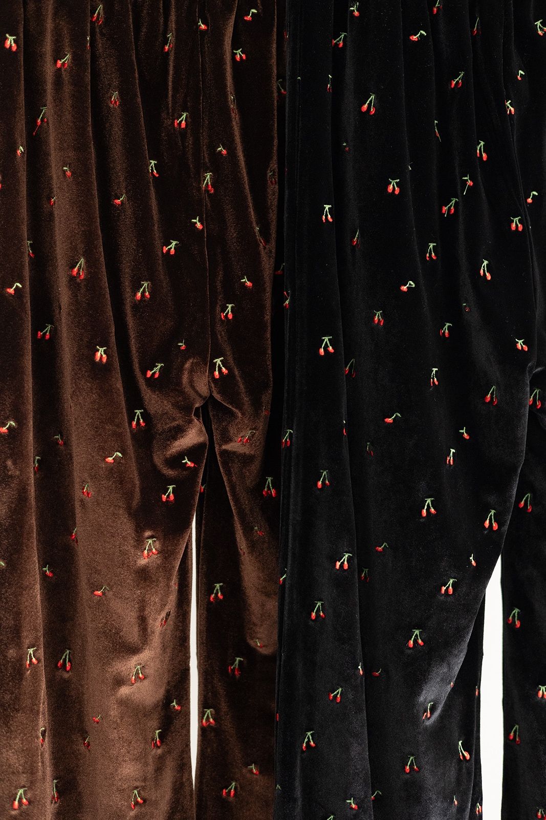 チェリーエンブロイダリーベロアパンツ (ブラウン) Cherry Embroidered Velour Pants (Brown) /  26SS