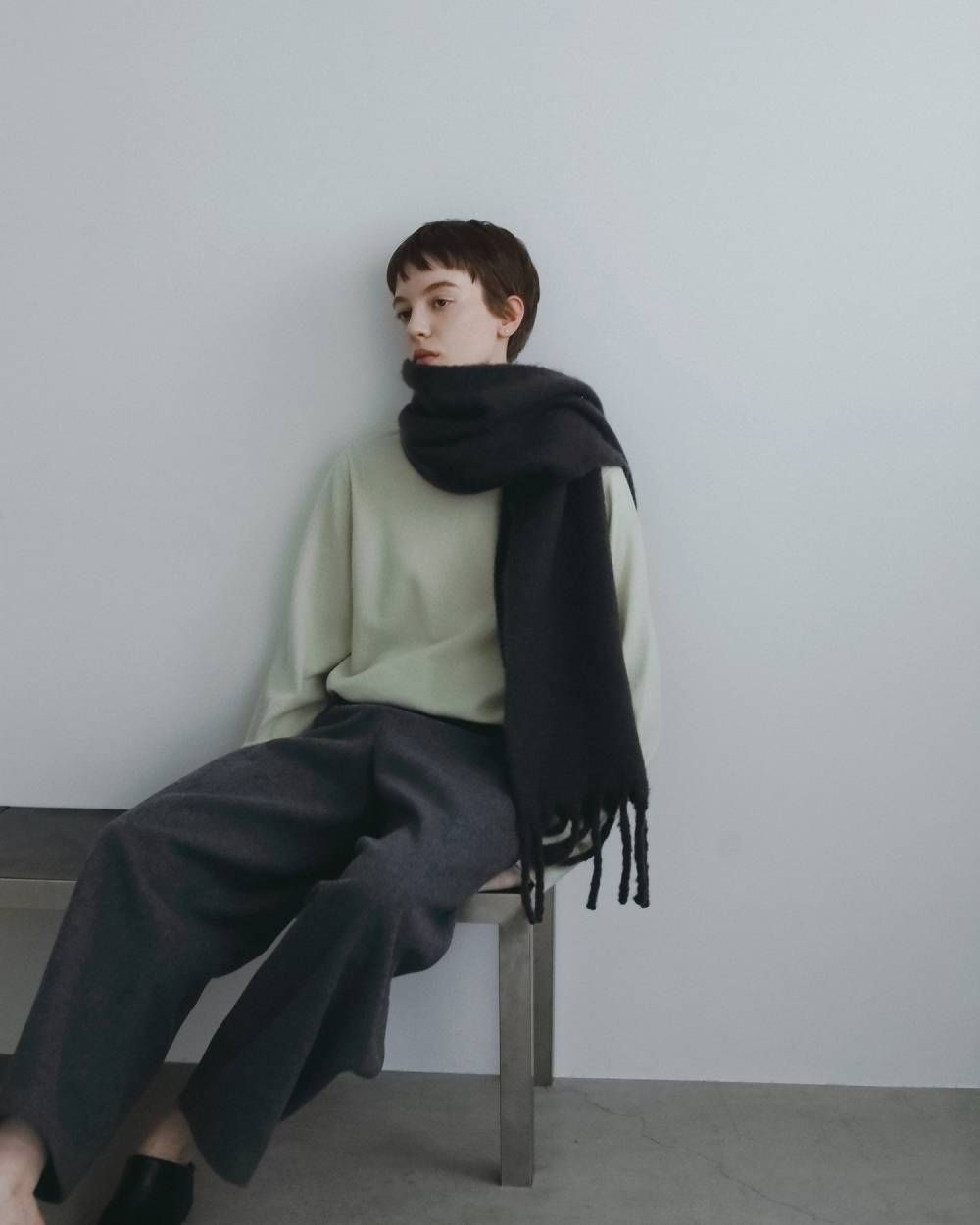 ソフトフリンジ ストール (チャコールグレー) Soft Fringe Stole (Charcoal gray) / 26AW 【6月29日まで期間限定予約】
