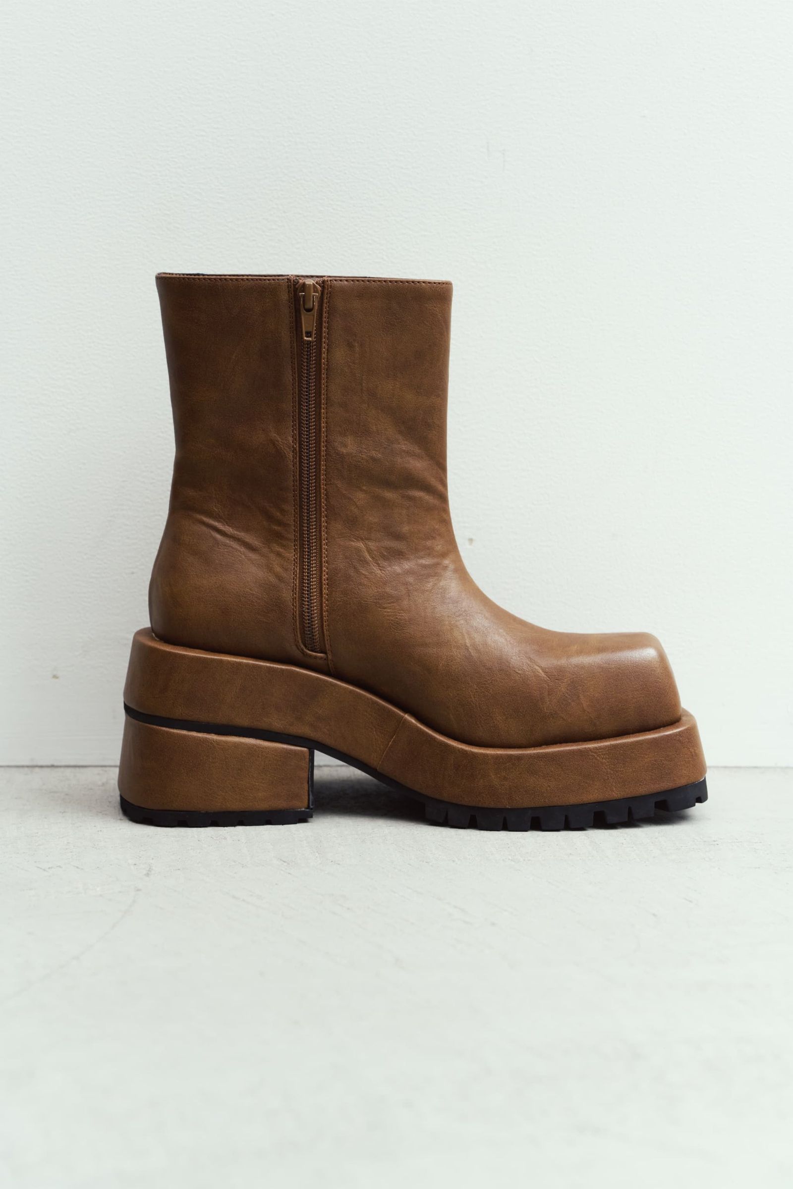 ボリューム スクエアブーツ (ブラウン) volume square boots (Brown) / 26AW