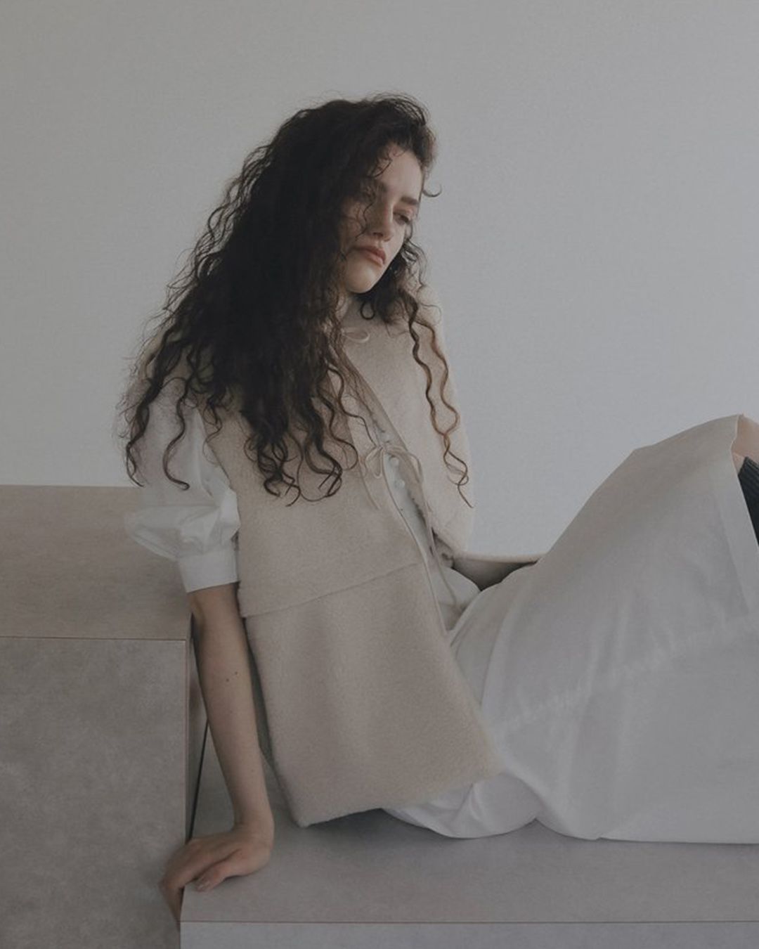 【先行予約】【26TH-15】ムートン調ボアショートベスト (アイボリー) Mouton Like Boa Short Vest (Ivory) /  エコファー  /  フェイクファー 【受注期間6/14 23:59まで】