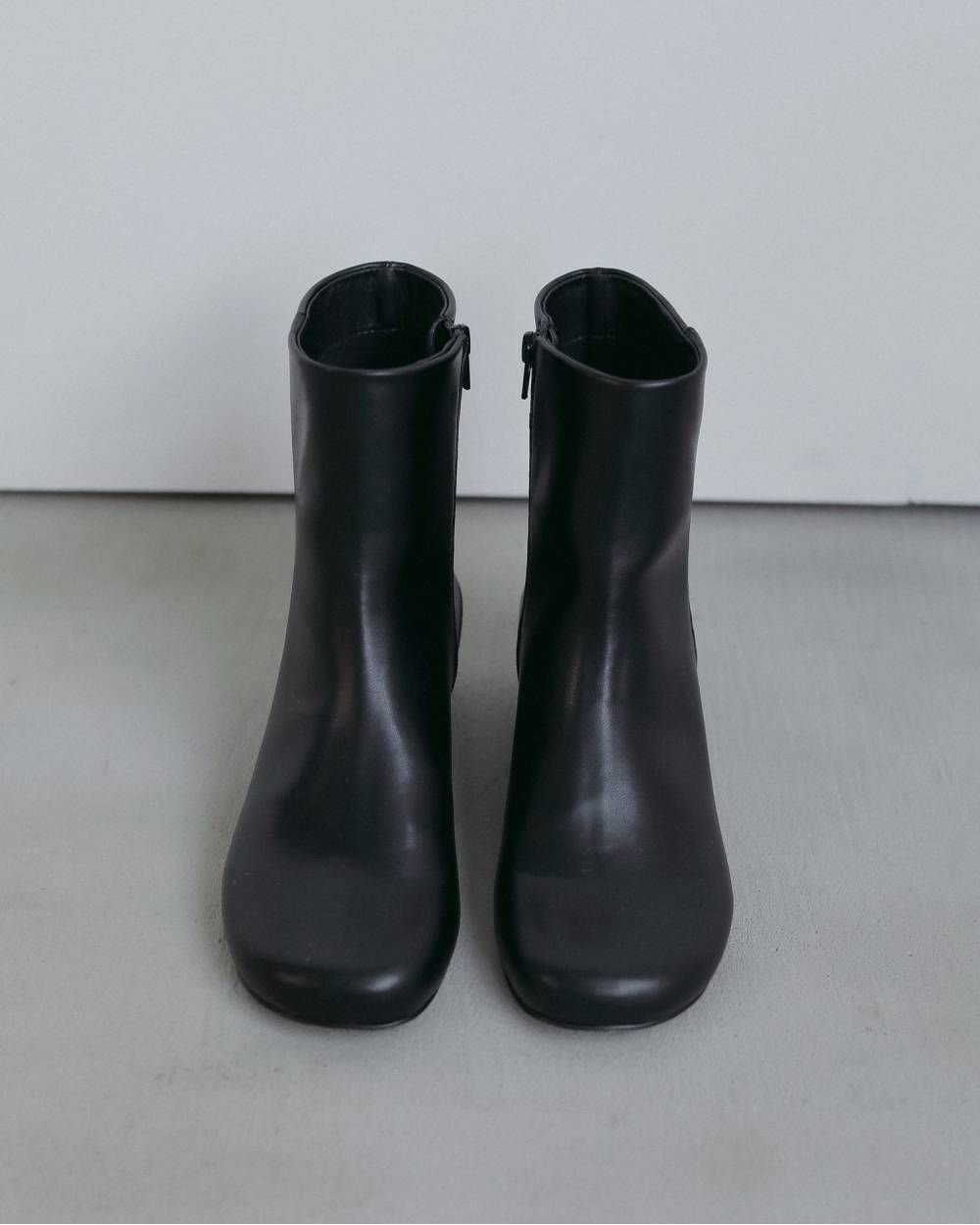 ローヒール ショートブーツ (ブラック) Lowheel Short Boots (Black) / 26AW 【6月29日まで期間限定予約】