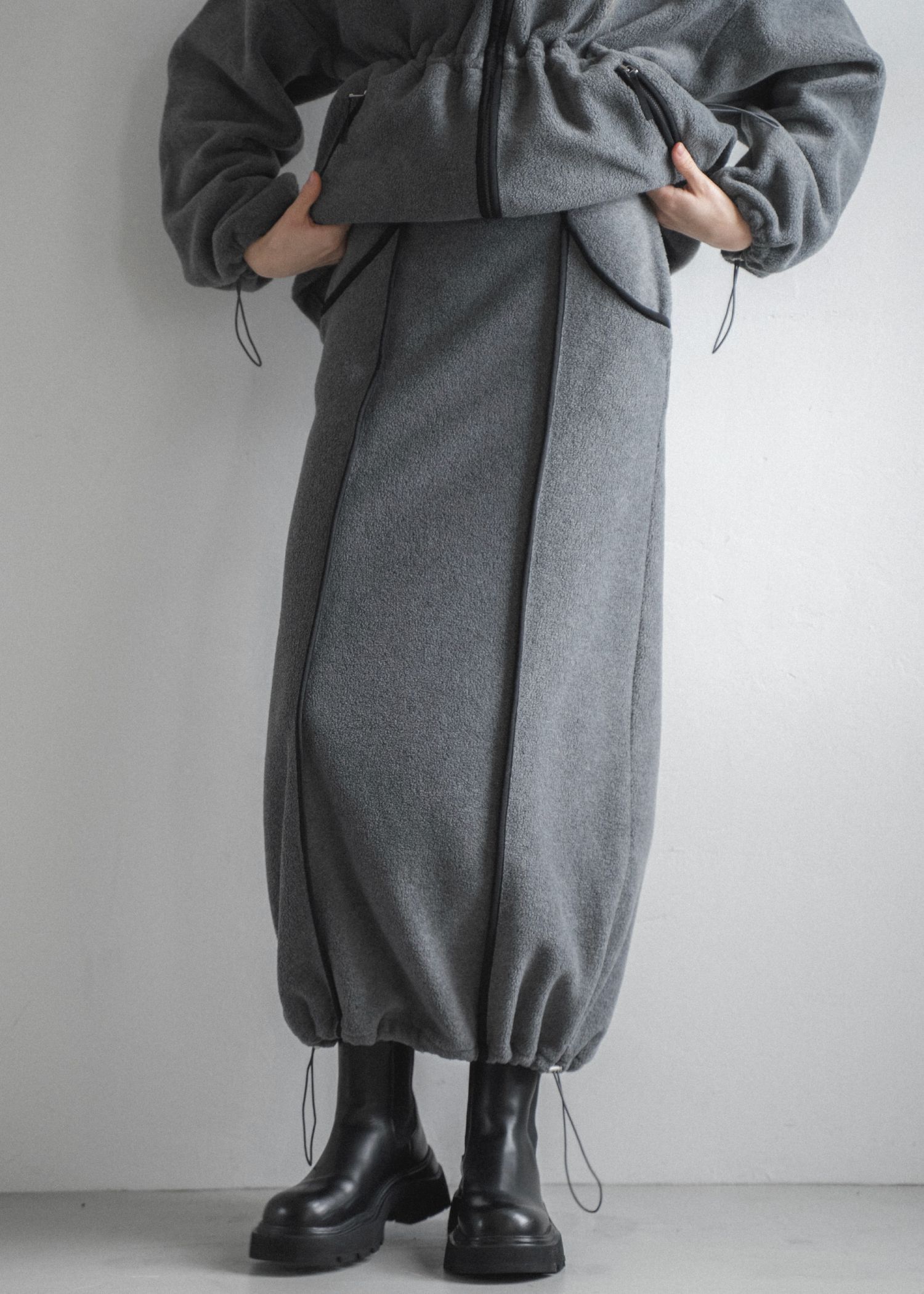 fleece drawstring bi color piping SK / バイカラー フリーススカート (チャコール) / 25AW /