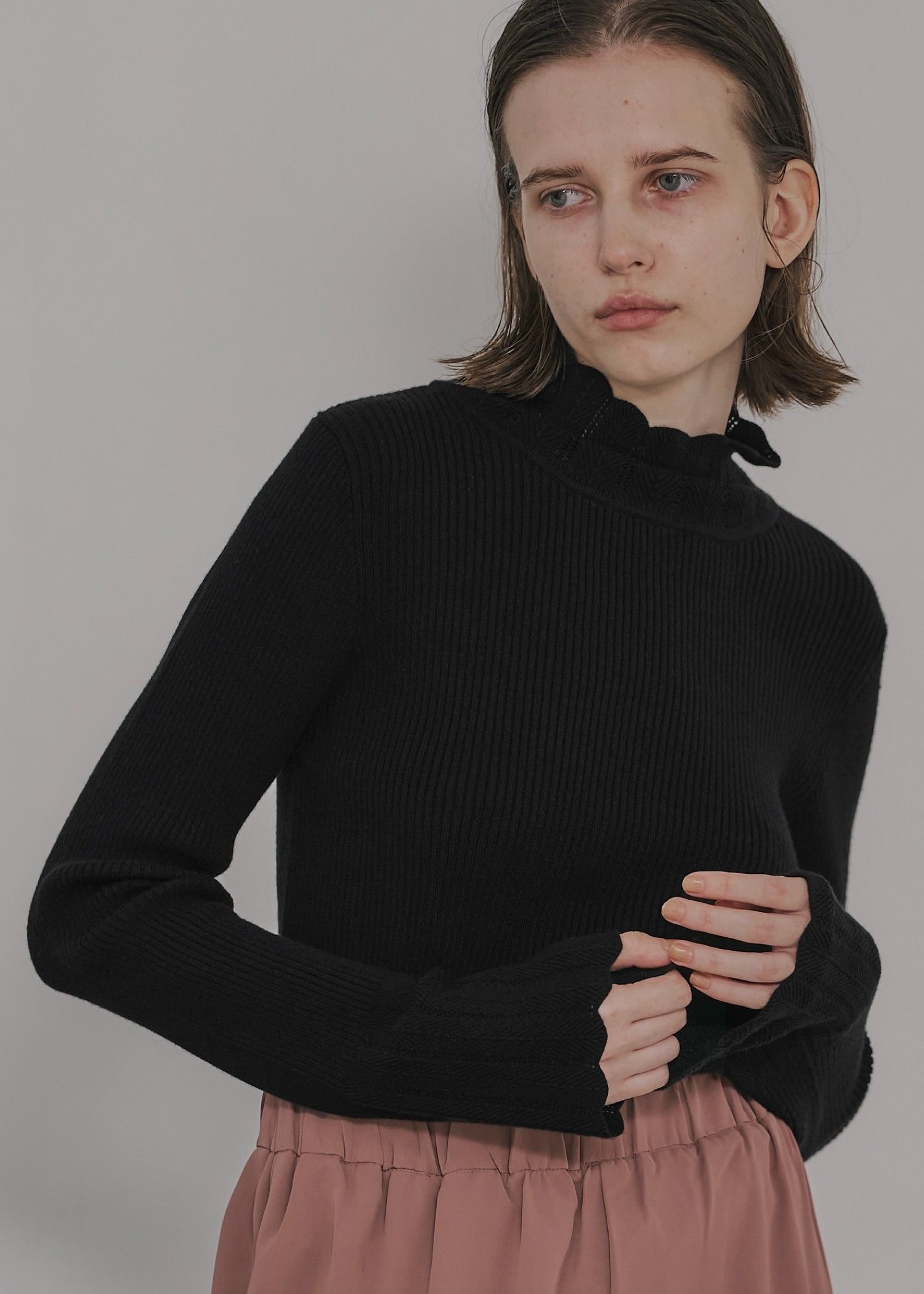 scallop high neck flare sleeve knit / ハイネックフレアスリーブニット (ブラック) / 25AW /