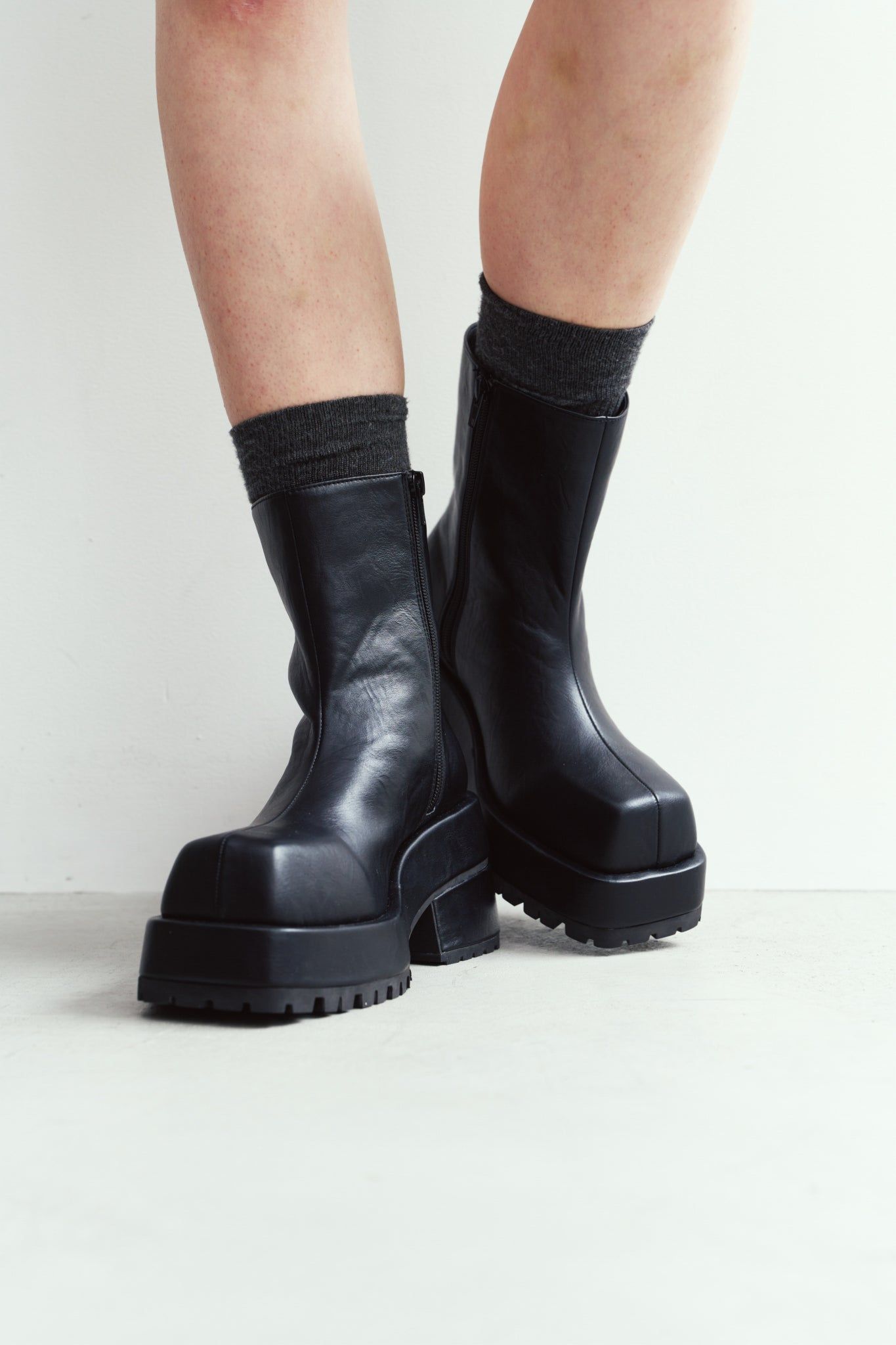 ボリューム スクエアブーツ (ブラック) volume square boots (Black) / 26AW