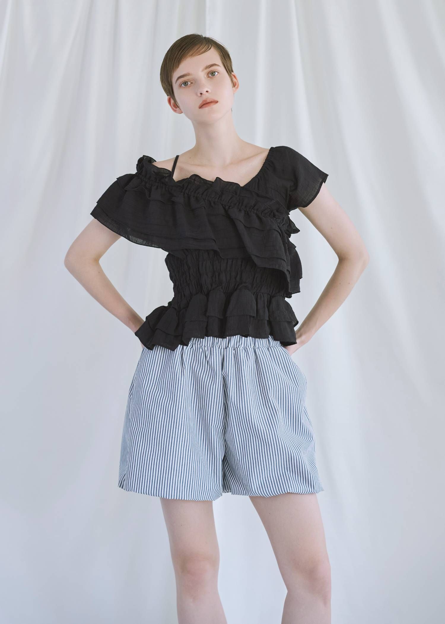 アシンメトリー ティアードフリルブラウス (ブラック) asymmetry tiered frill sheer shirring BL (Black) /  26SS