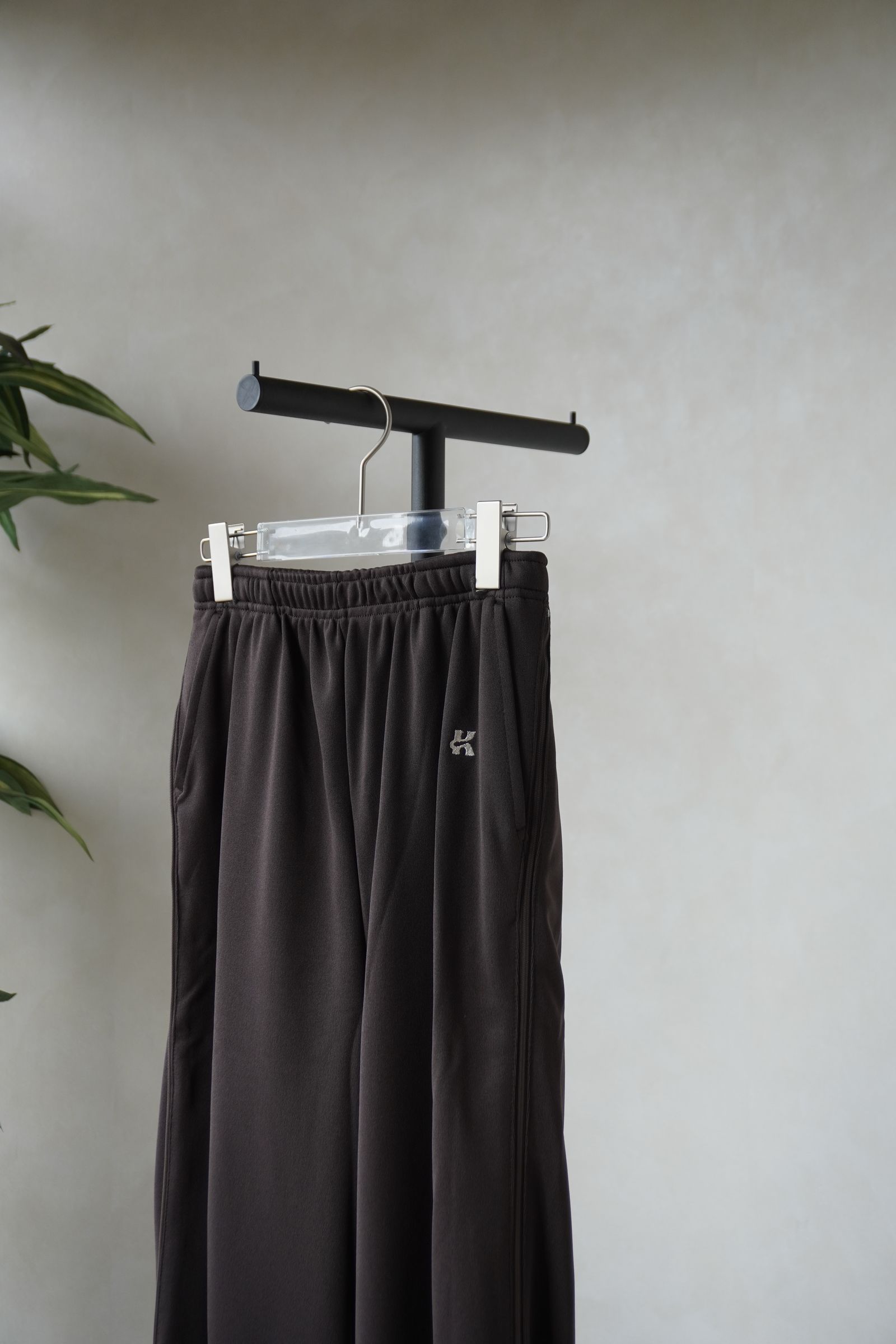 ジップアップ トラックパンツ (ブラウン) zip-up track pants(unisex) (Brown) /  26SS