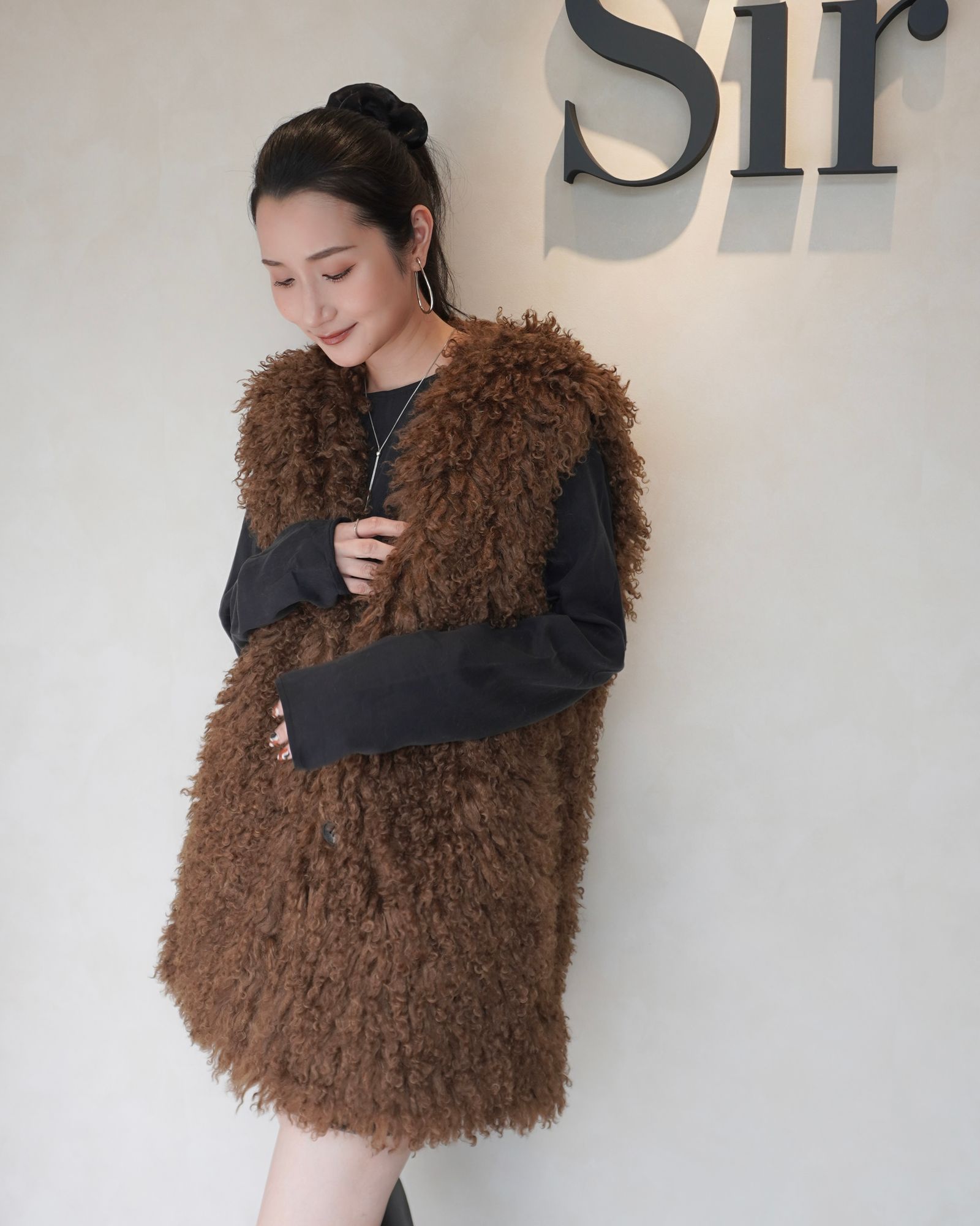 【25AW】CRINPED BOA VEST / クリンプドボアベスト (ブラウン)