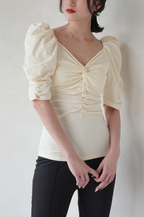 GATHER TOPS / カップ付きギャザーカットソートップス (アイボリー)