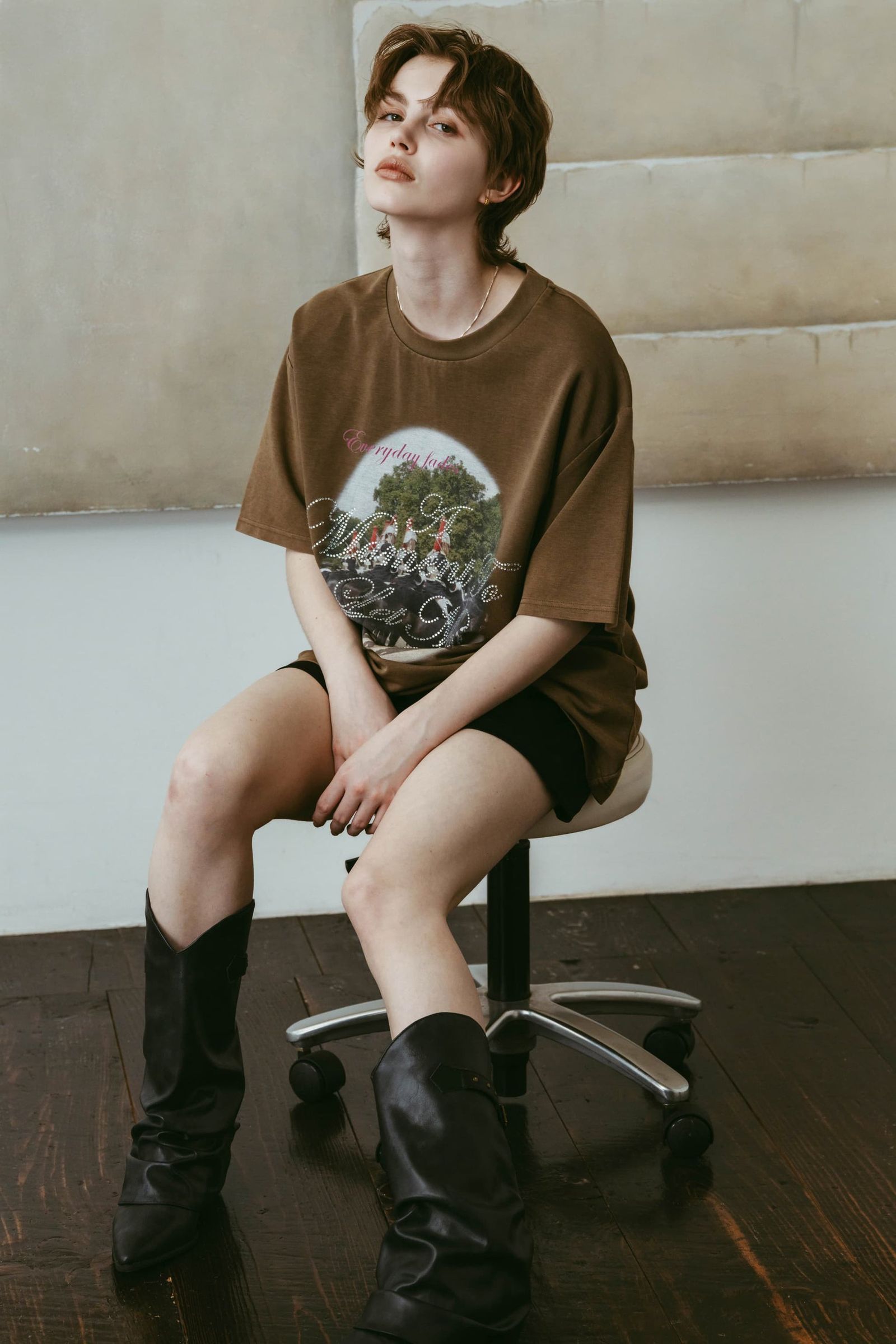 ラインストーングラフィックTシャツ (ベージュ) rhinestone graphic tee(unisex) (Beige) /  26SS