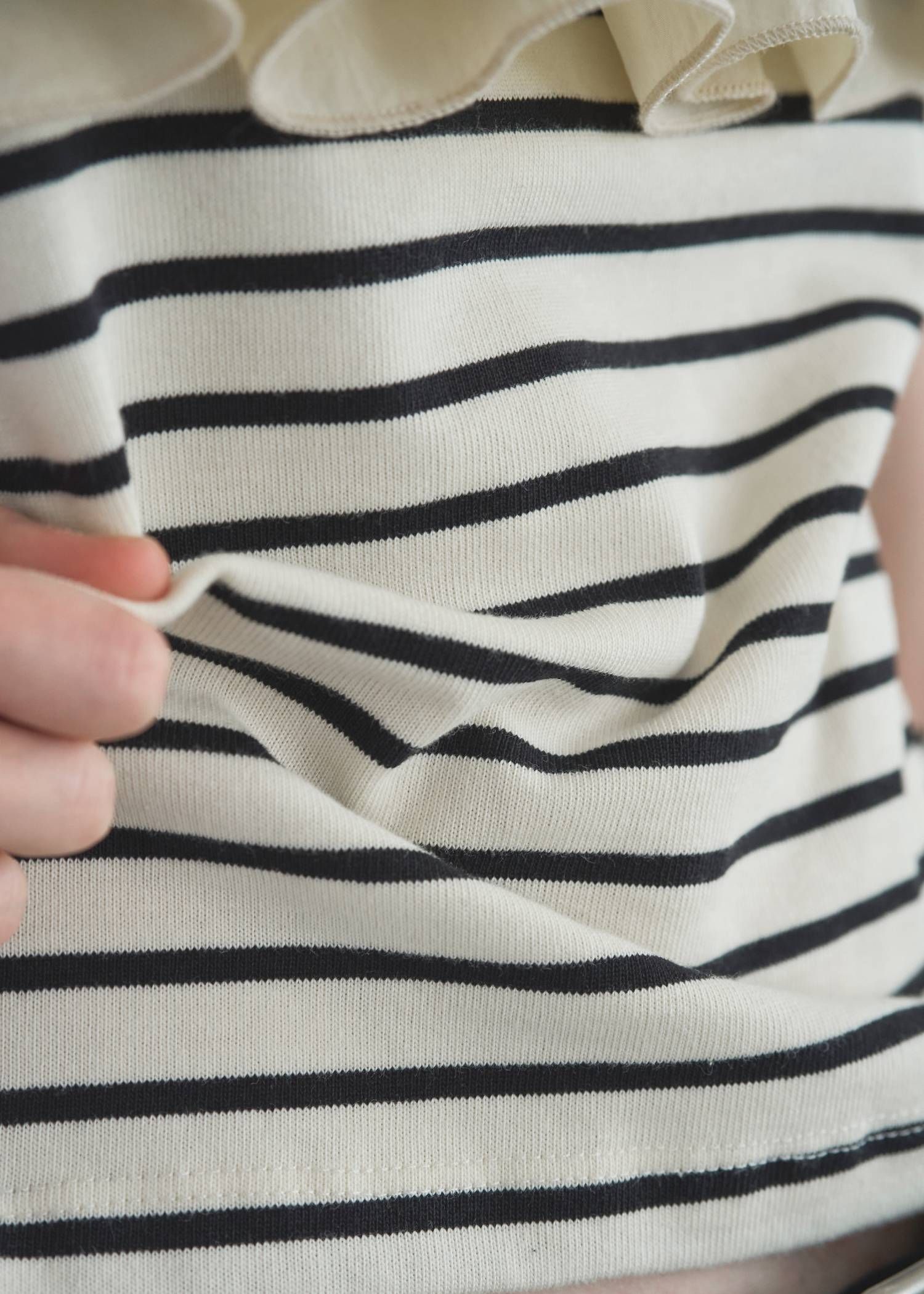 ショルダーフリル ボーダートップス (アイボリー) convertible shoulder frill border tops (Ivory) /  26SS