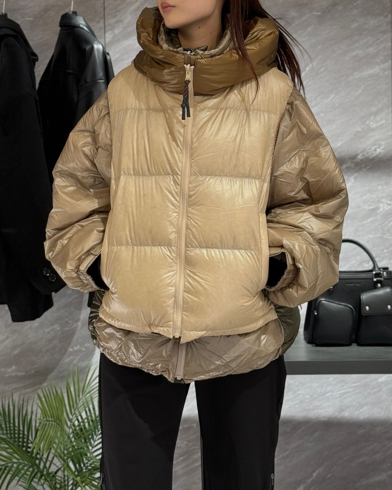 【BF割引対象12/2まで】NANGA multilayering down vest blouson / ナンガ コラボレーション ダウンジャケット (ベージュ) / メンズ / レディース