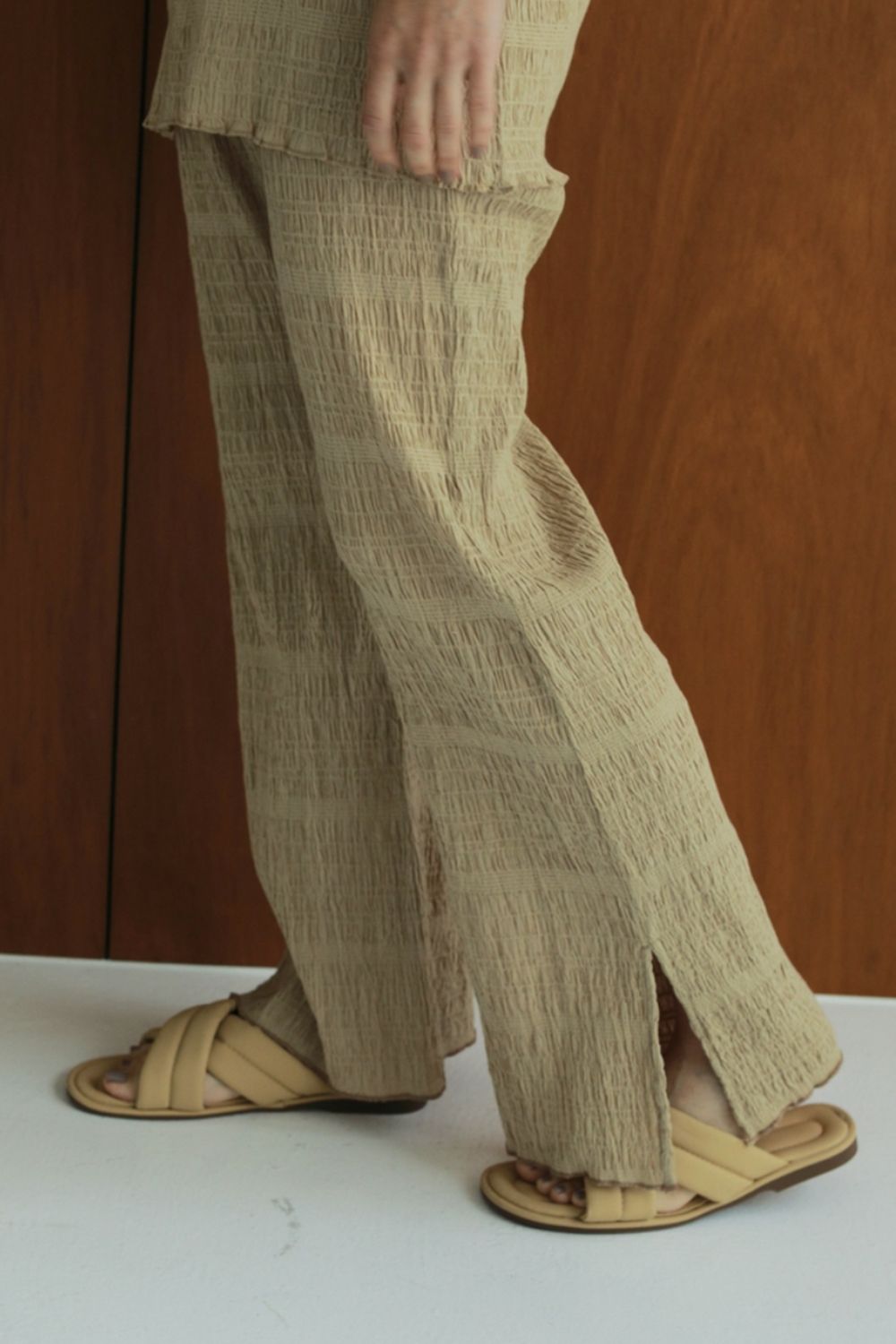 Shirring Slit Pants / シャーリング スリットパンツ (ベージュ)