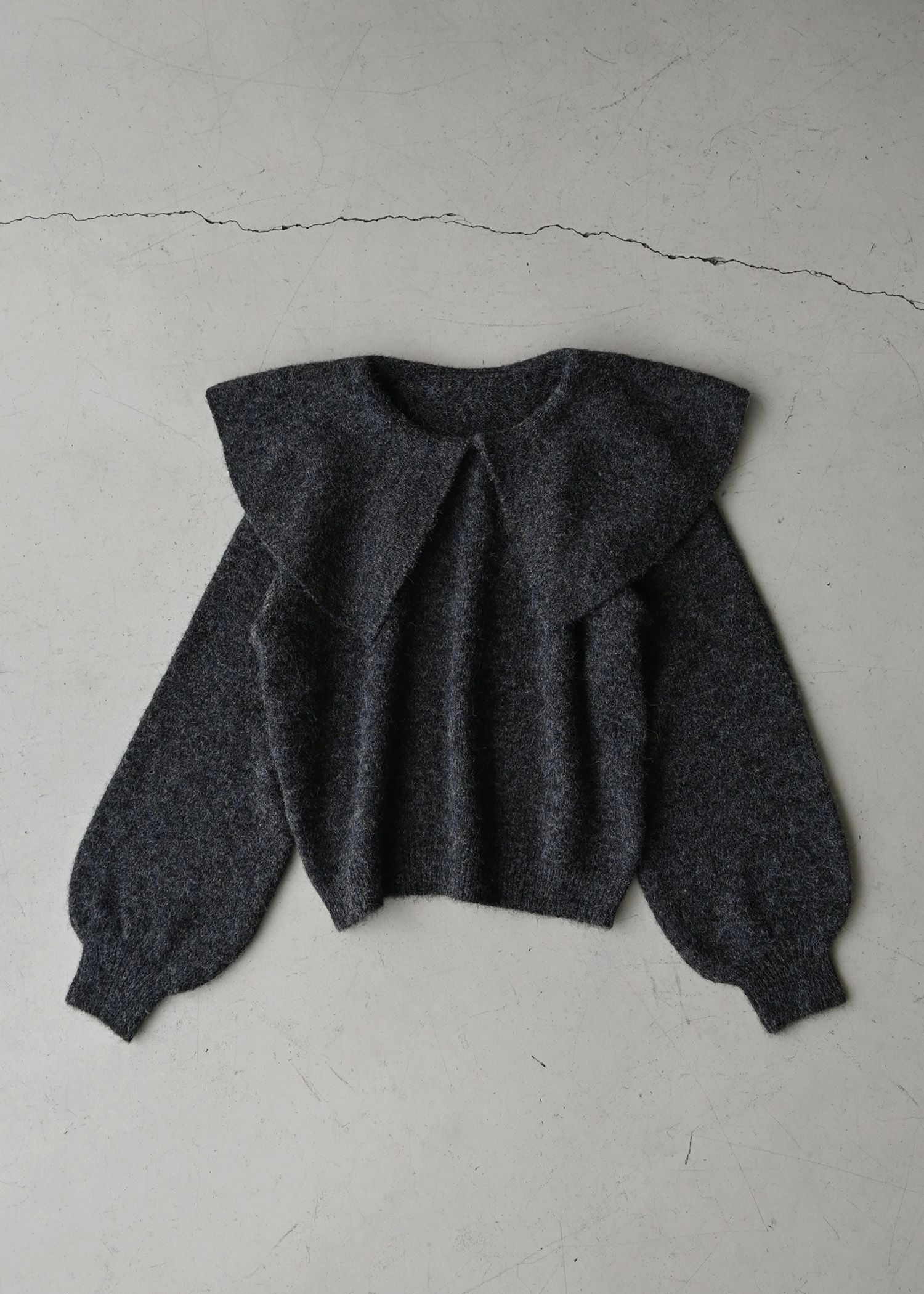 overlay big collar volume sleeve knit / ビッグカラー ボリュームスリーブニット (チャコール) / 25AW /