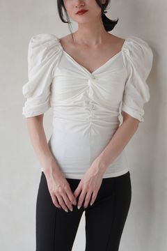 GATHER TOPS / カップ付きギャザーカットソートップス (ホワイト)