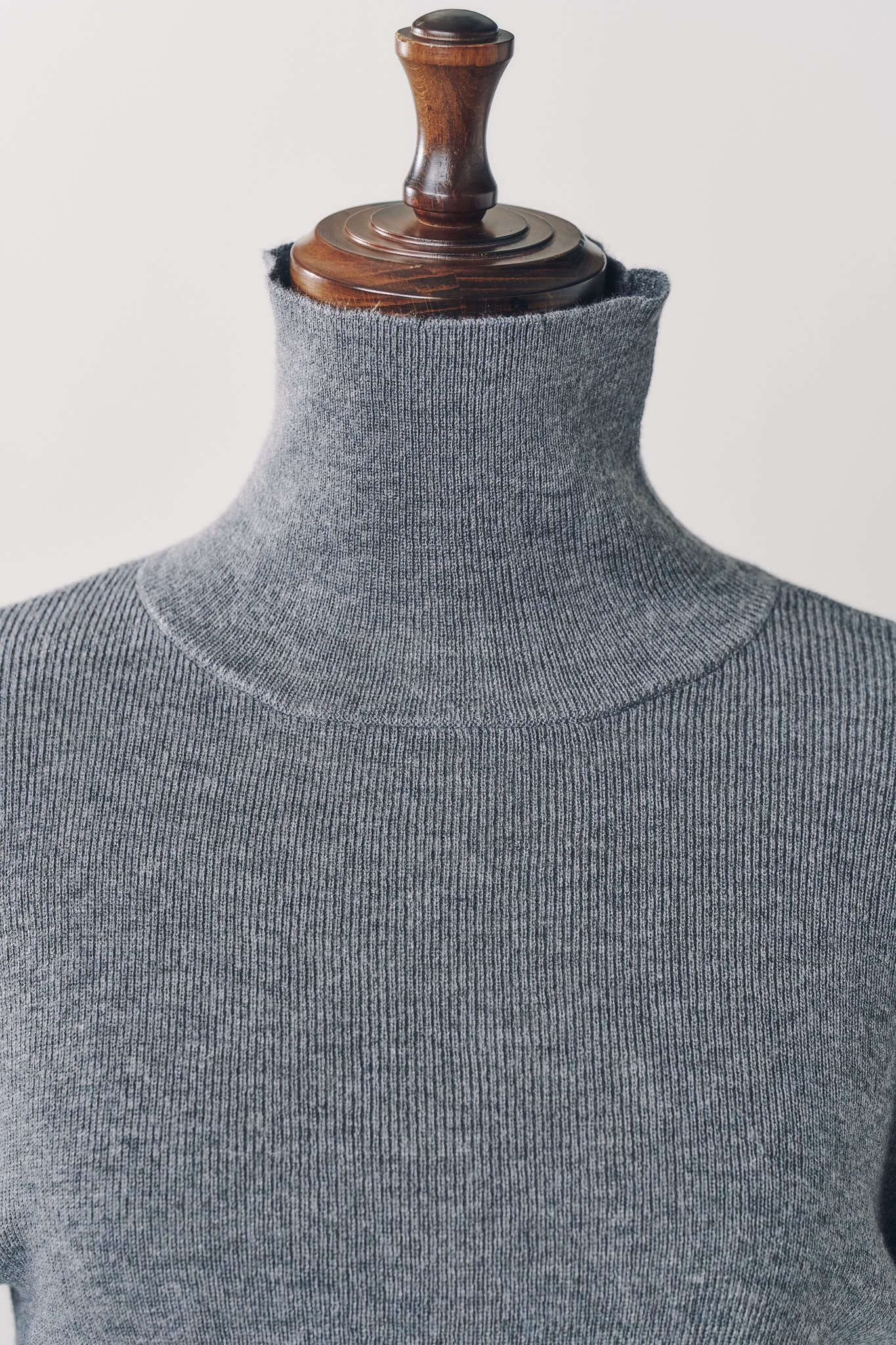 フリルハイネックニット (グレー) frill high neck knit (Gray) / 26AW