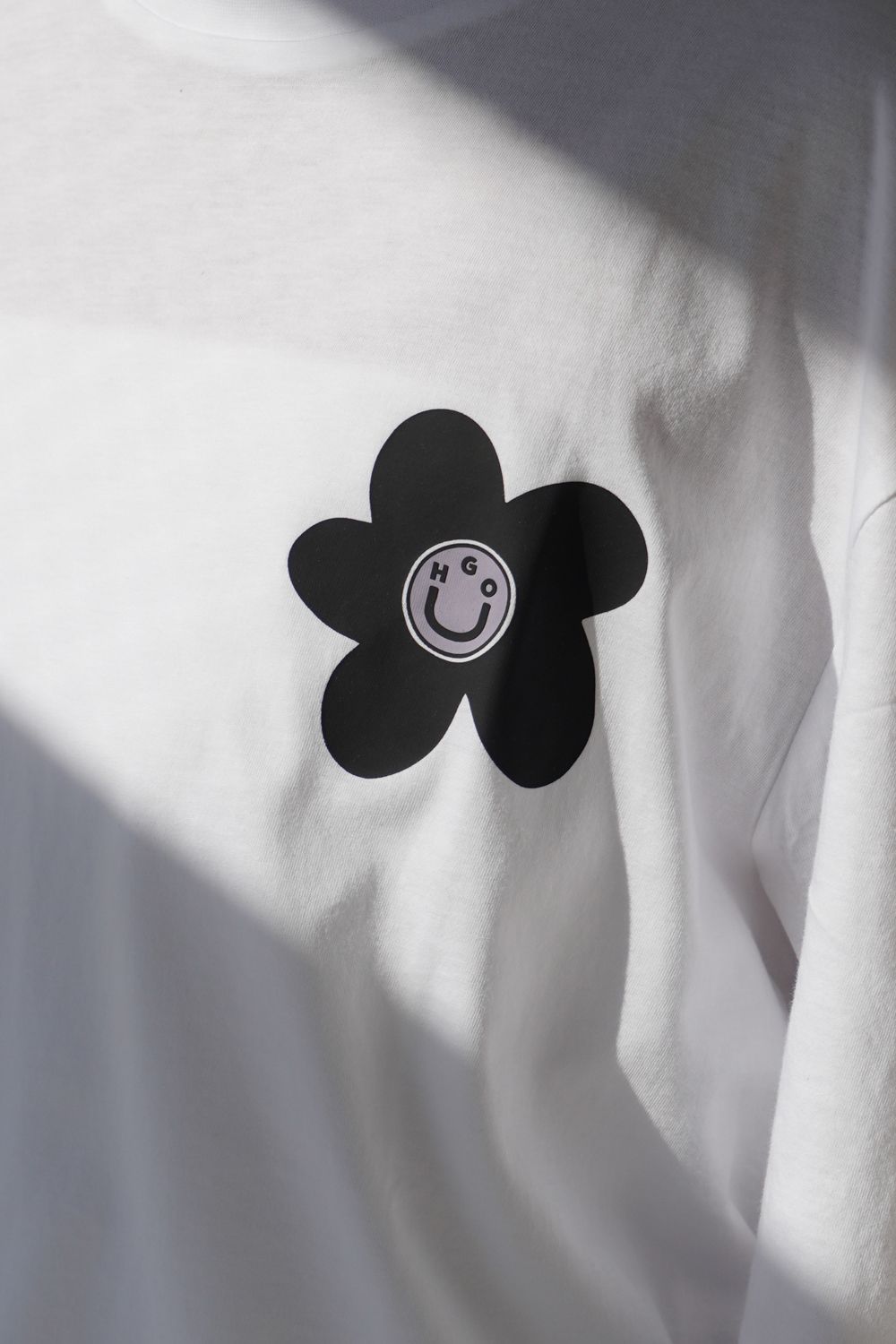 【関税込み】Hugo ブルー プリントTシャツ HUGO - 【HUGO BLUE】フラワープリントTシャツ (ホワイト