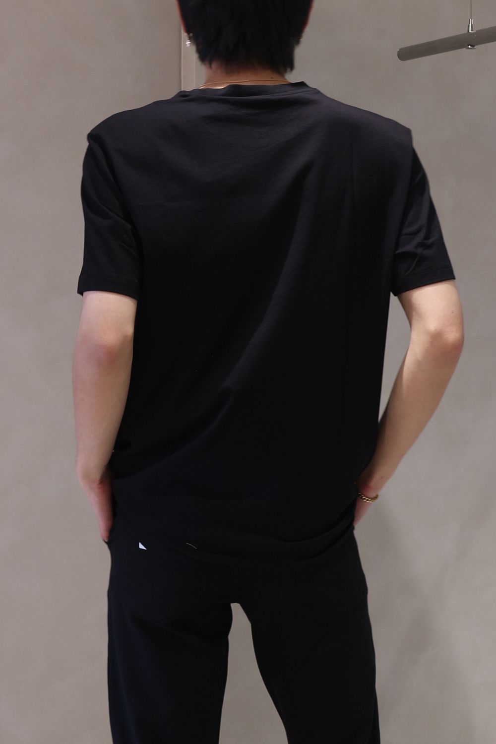 【HUGO RED】ラベルロゴ Tシャツ (ブラックブルー) / ユニセックス