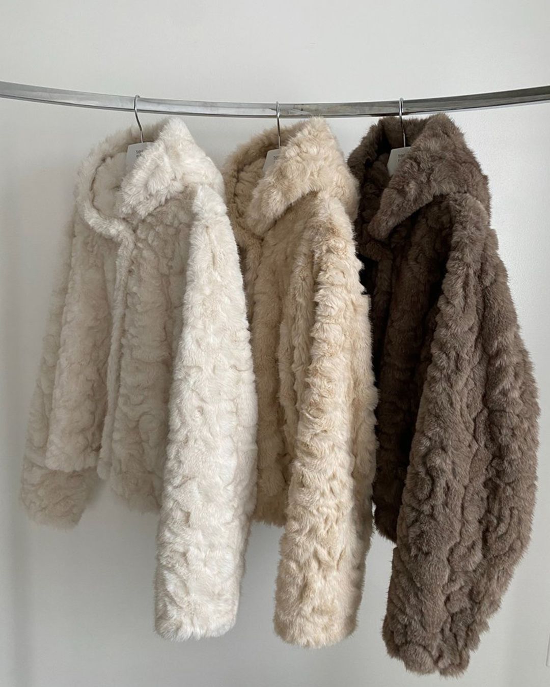 【先行予約】【26TH-07】ラビット調ファーフーディコート (クリーム) Rabbit Like Fur Hoodie Coat (Cream) /  エコファー  /  フェイクファー 【受注期間6/14 23:59まで】