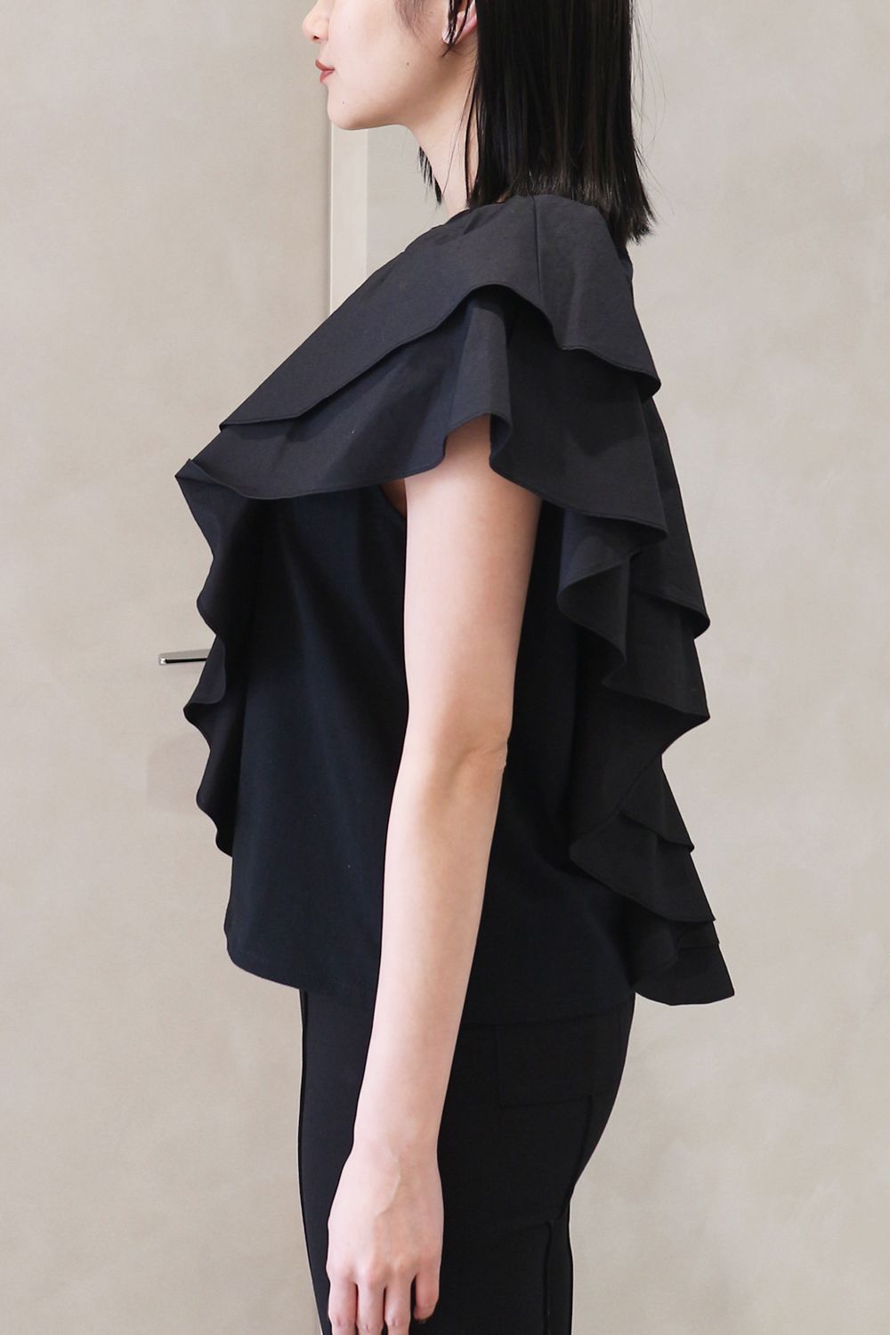UNBALANCE RUFFLE TANK TOP / アンバランス ラッフル タンクトップ (ノワール)