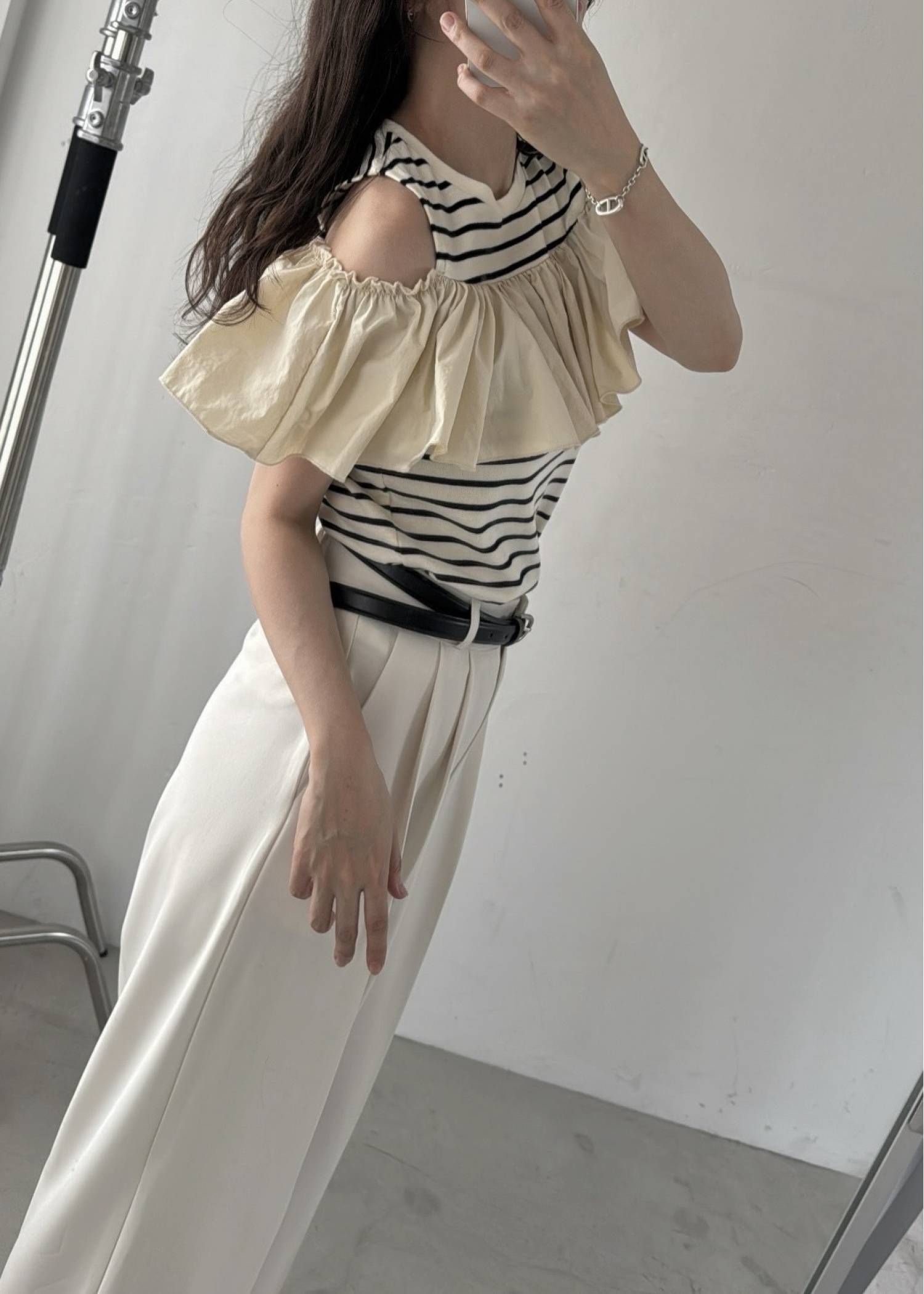 ショルダーフリル ボーダートップス (アイボリー) convertible shoulder frill border tops (Ivory) /  26SS