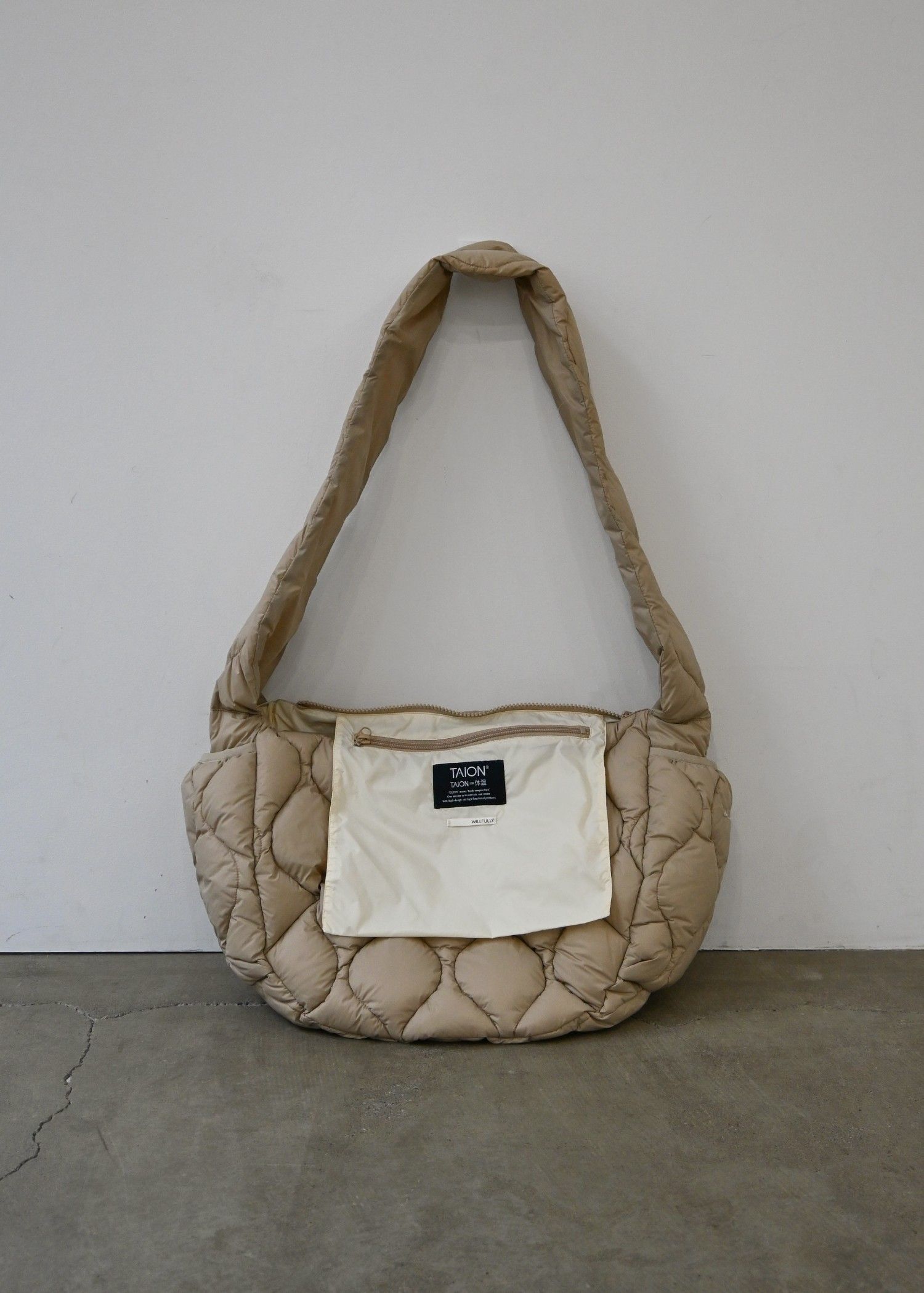 【TAION × WILLFULLY】quilting shoulder down bag / タイオンコラボ キルティングショルダーバッグ (ベージュ) / 25AW /