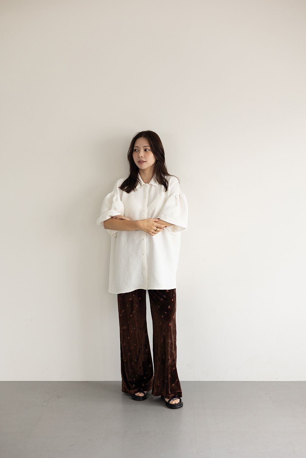 チェリーエンブロイダリーベロアパンツ (ブラウン) Cherry Embroidered Velour Pants (Brown) /  26SS