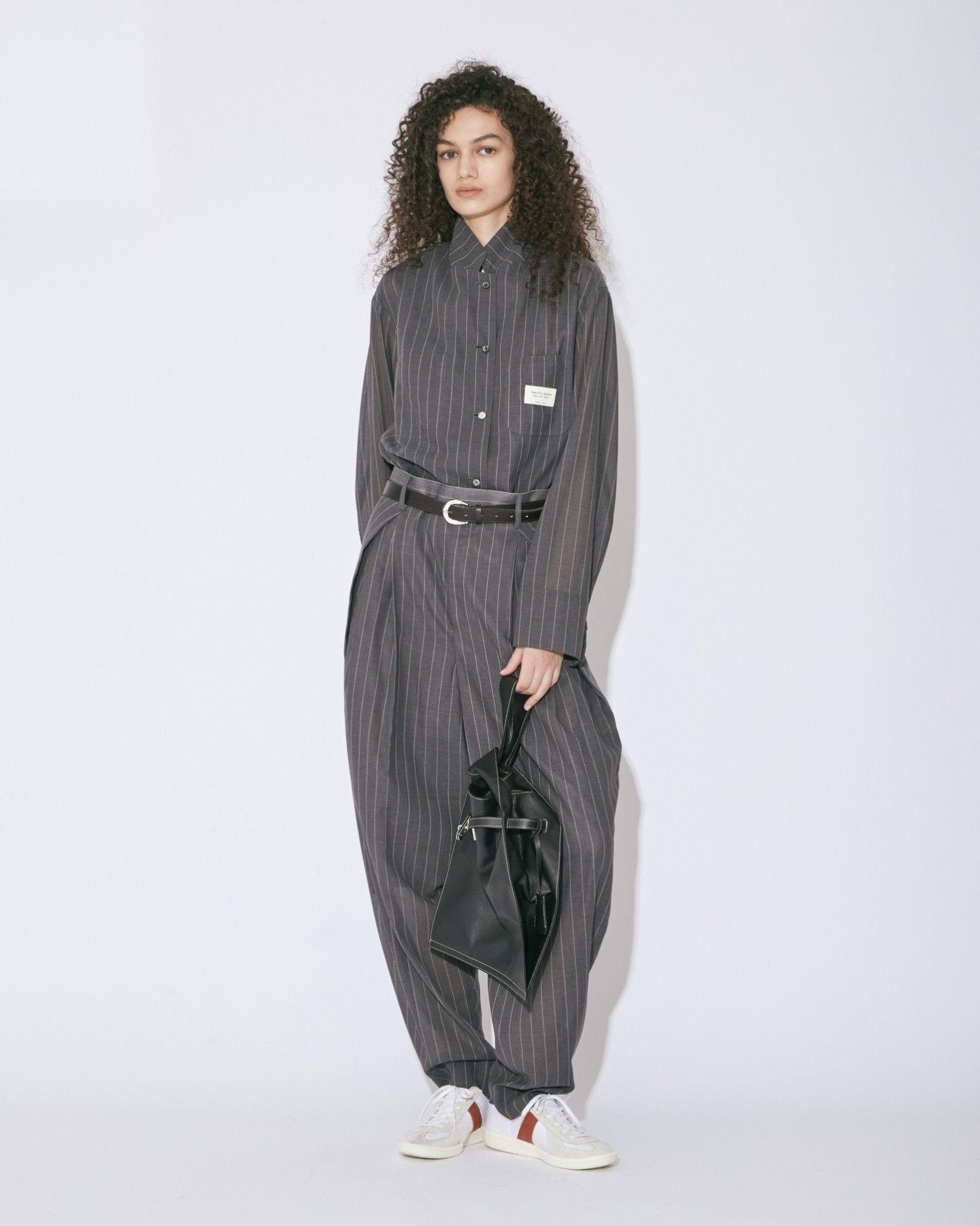 large market bag in shrink leather / ラージマーケットバッグ レザー (ブラック)