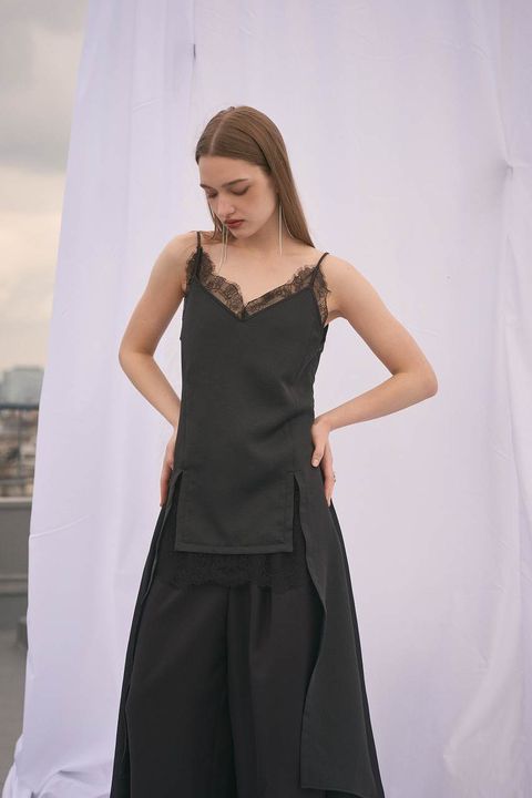 レーストリムサテンキャミソール (ブラック) Lace-trim Satin Camisole (Black) / 26AW *