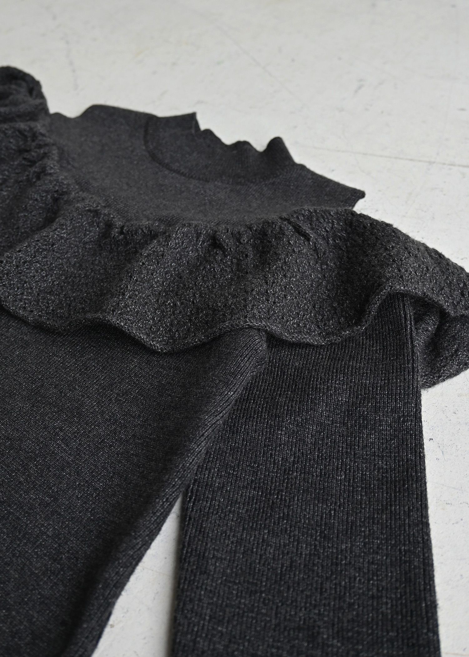 shoulder slit frill mermaid knit OP / ショルダースリットフリル マーメイドワンピース (ブラック) / 25AW /