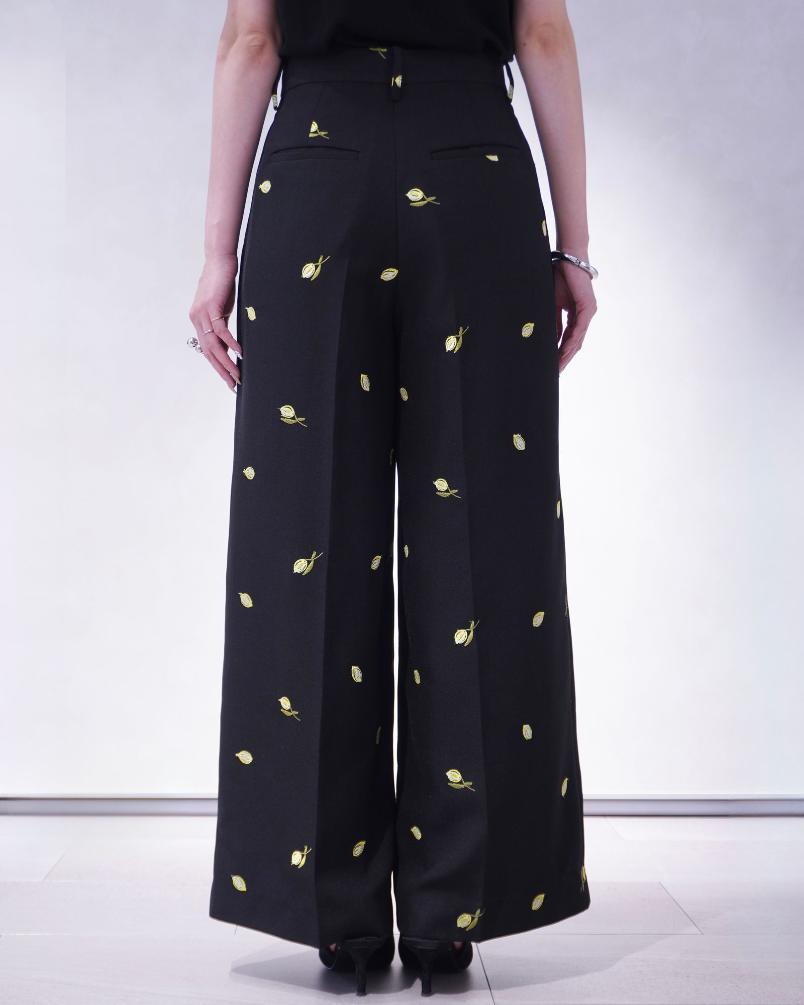 モチーフ エンブロイダリーパンツ (ブラック) MOTIF EMBROIDERY PANTS (Black) /  26SS