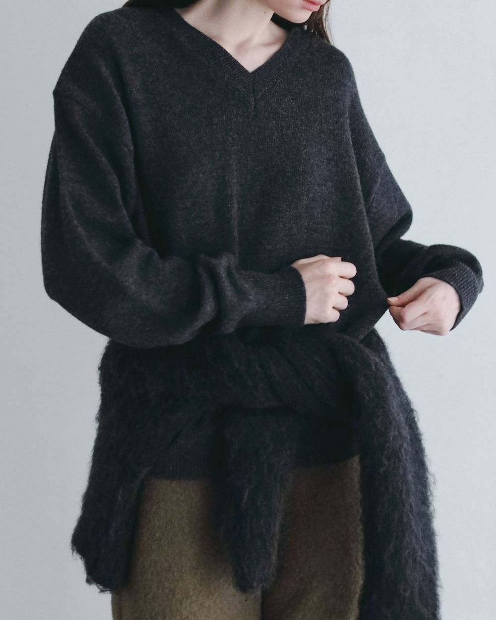 ウールVネックニット (チャコールグレー) Wool Vneck Knit (Charcoal gray) / 26AW 【6月29日まで期間限定予約】