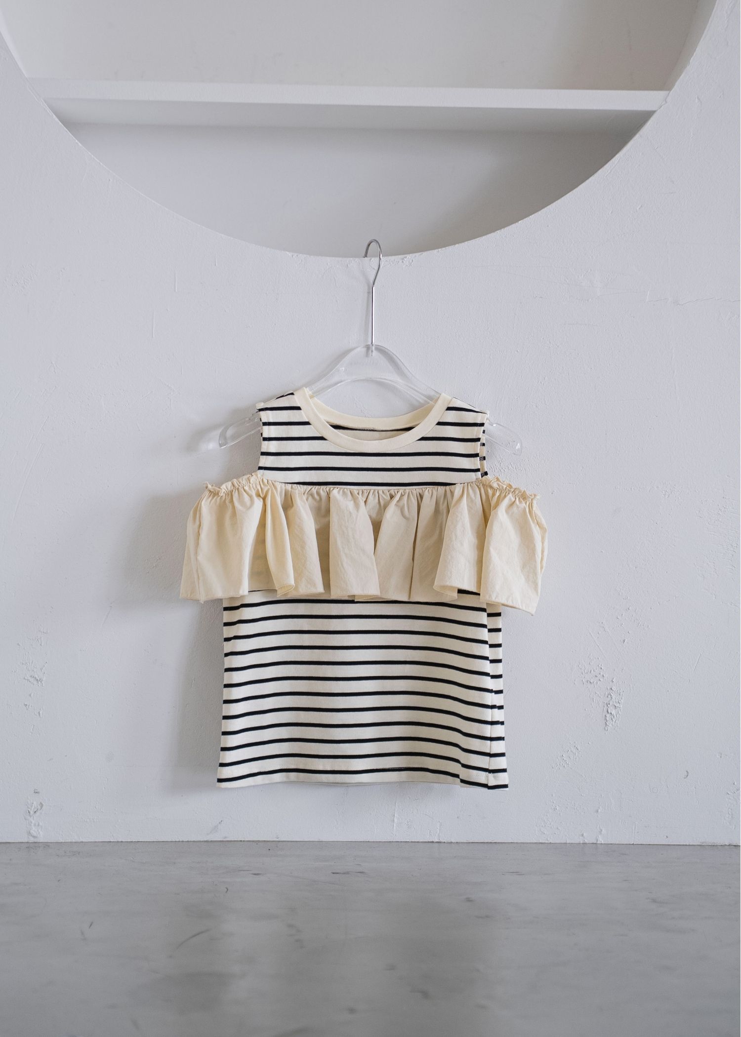 ショルダーフリル ボーダートップス (アイボリー) convertible shoulder frill border tops (Ivory) /  26SS