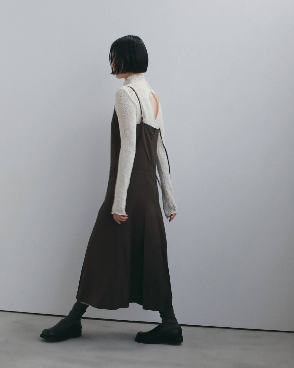 プリーツ キャミソールワンピース (ブラウン) Pleats Camisole Onepiece (Brown) / 26AW 【6月29日まで期間限定予約】