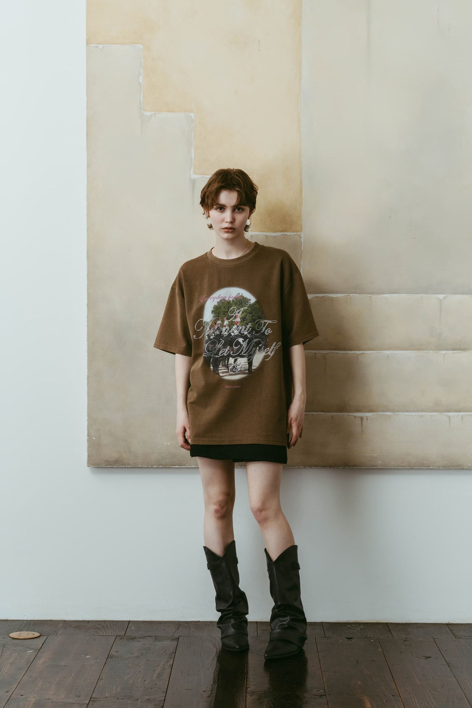 ラインストーングラフィックTシャツ (ベージュ) rhinestone graphic tee(unisex) (Beige) /  26SS