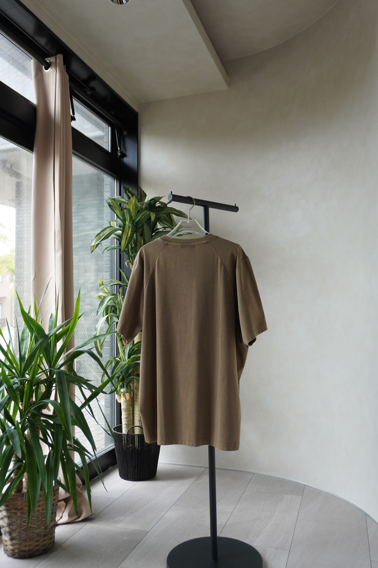 タック オーバーサイズTシャツ (ブラウン) tuck detail oversized tee(unisex) (Brown) /  26SS