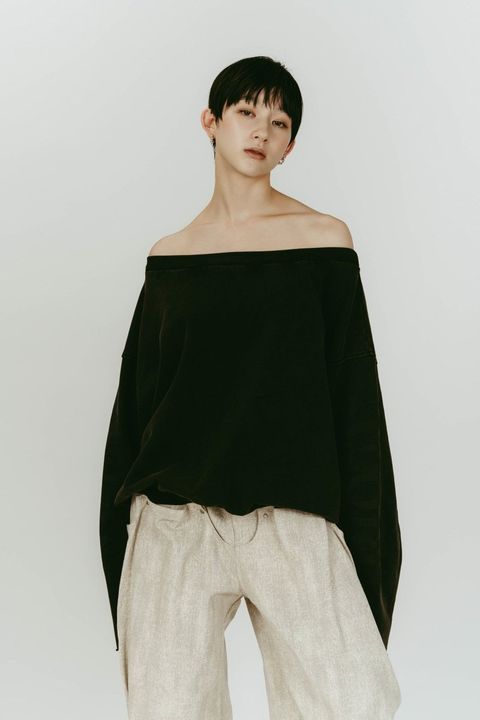 オフショルダー ヴィンテージスウェット (ブラック) off shoulder vintage sweat (Black) /  26SS
