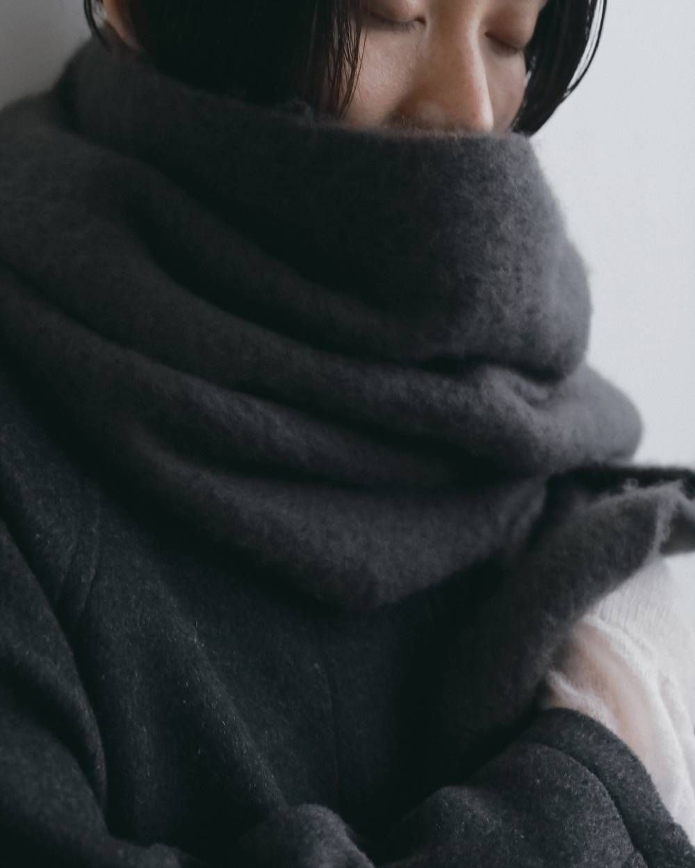 ソフトフリンジ ストール (チャコールグレー) Soft Fringe Stole (Charcoal gray) / 26AW 【6月29日まで期間限定予約】