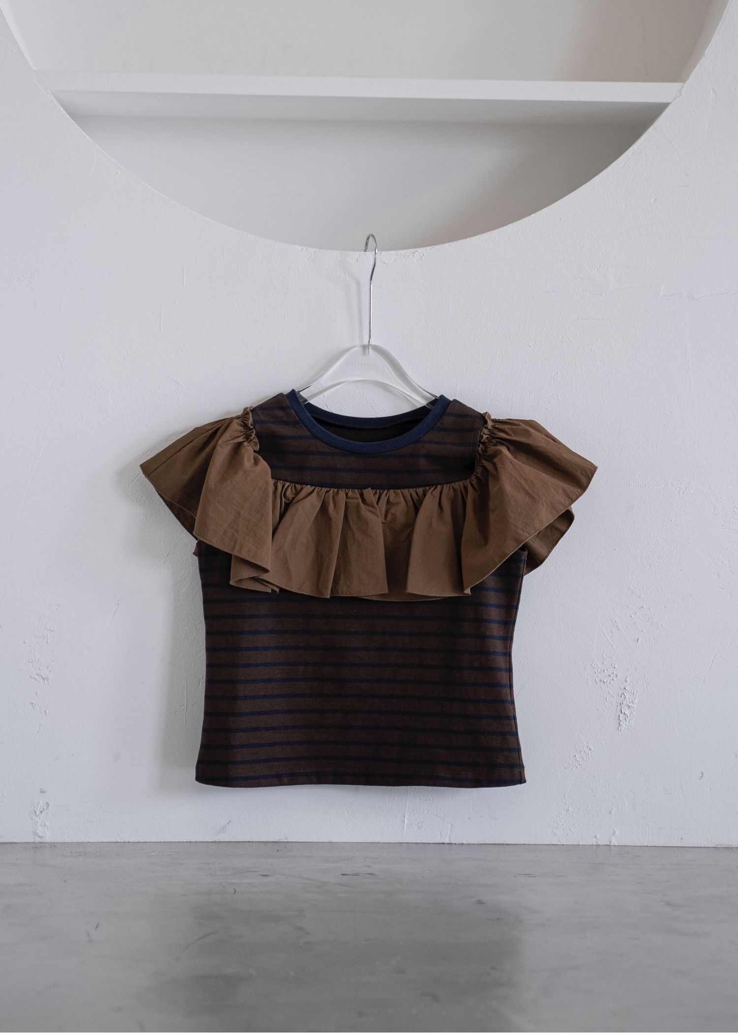 ショルダーフリル ボーダートップス (ブラウン) convertible shoulder frill border tops (Brown) /  26SS