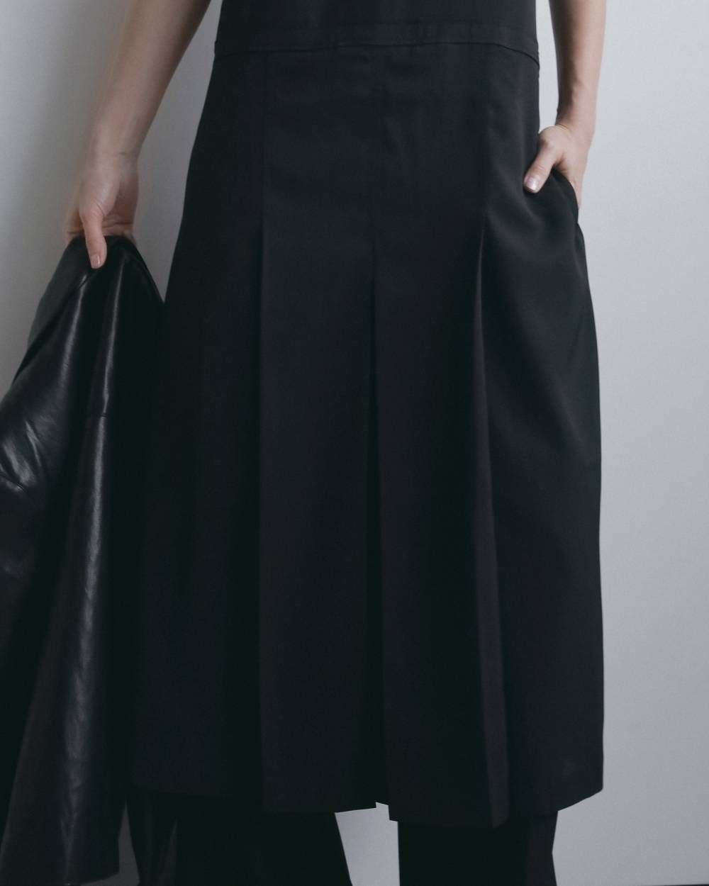 プリーツ キャミソールワンピース (ブラック) Pleats Camisole Onepiece (Black) / 26AW 【6月29日まで期間限定予約】