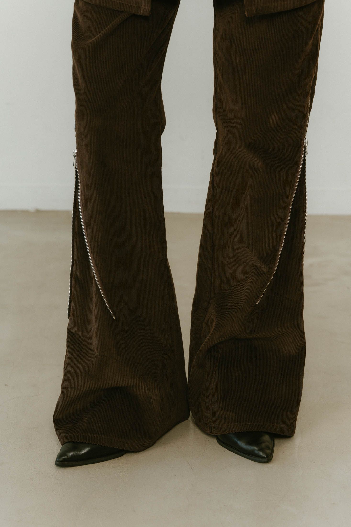 2piece zip flare pants / 2ピース ジップフレアパンツ (ブラウン) / 25SS