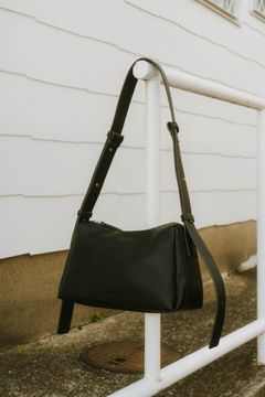 button studs shoulder / ボタンスタッズショルダーバッグ (ブラック)  Knuth Marf