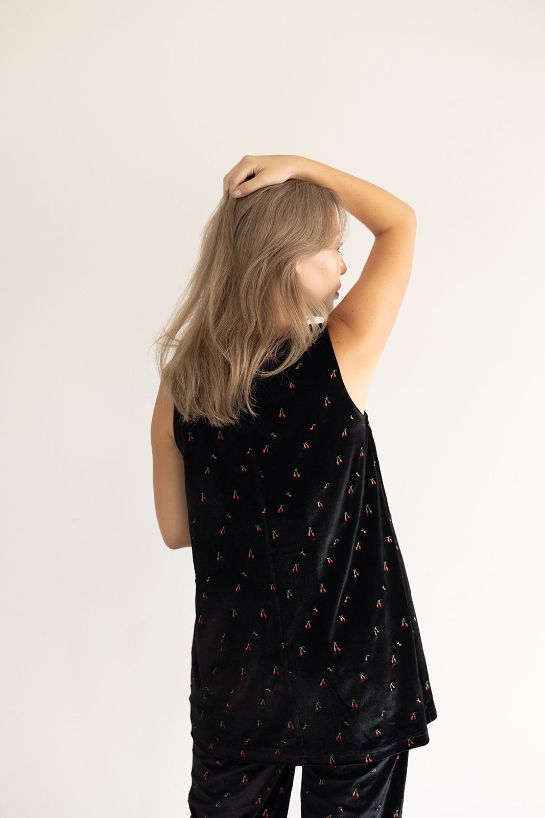 チェリーエンブロイダリーベロアチュニック (ブラック) Cherry Embroidered Velour Tunic (Black) /  26SS