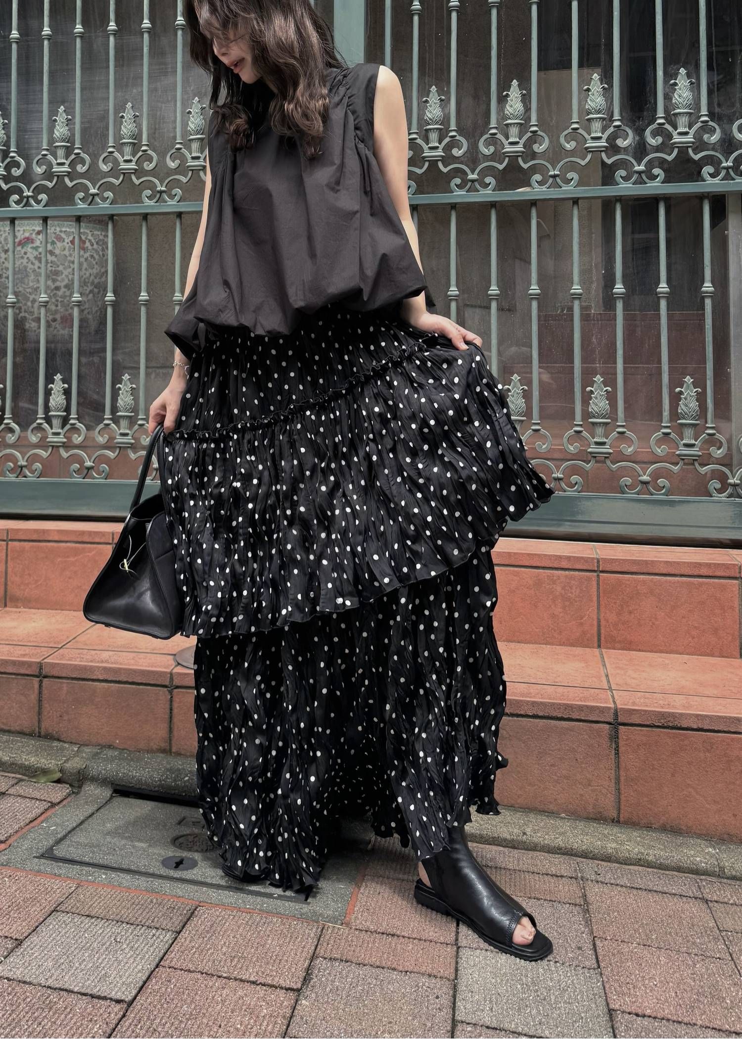 バルーンギャザー ノースリーブトップス (ブラック) volume balloon gather no sleeve tops (Black) /  26SS